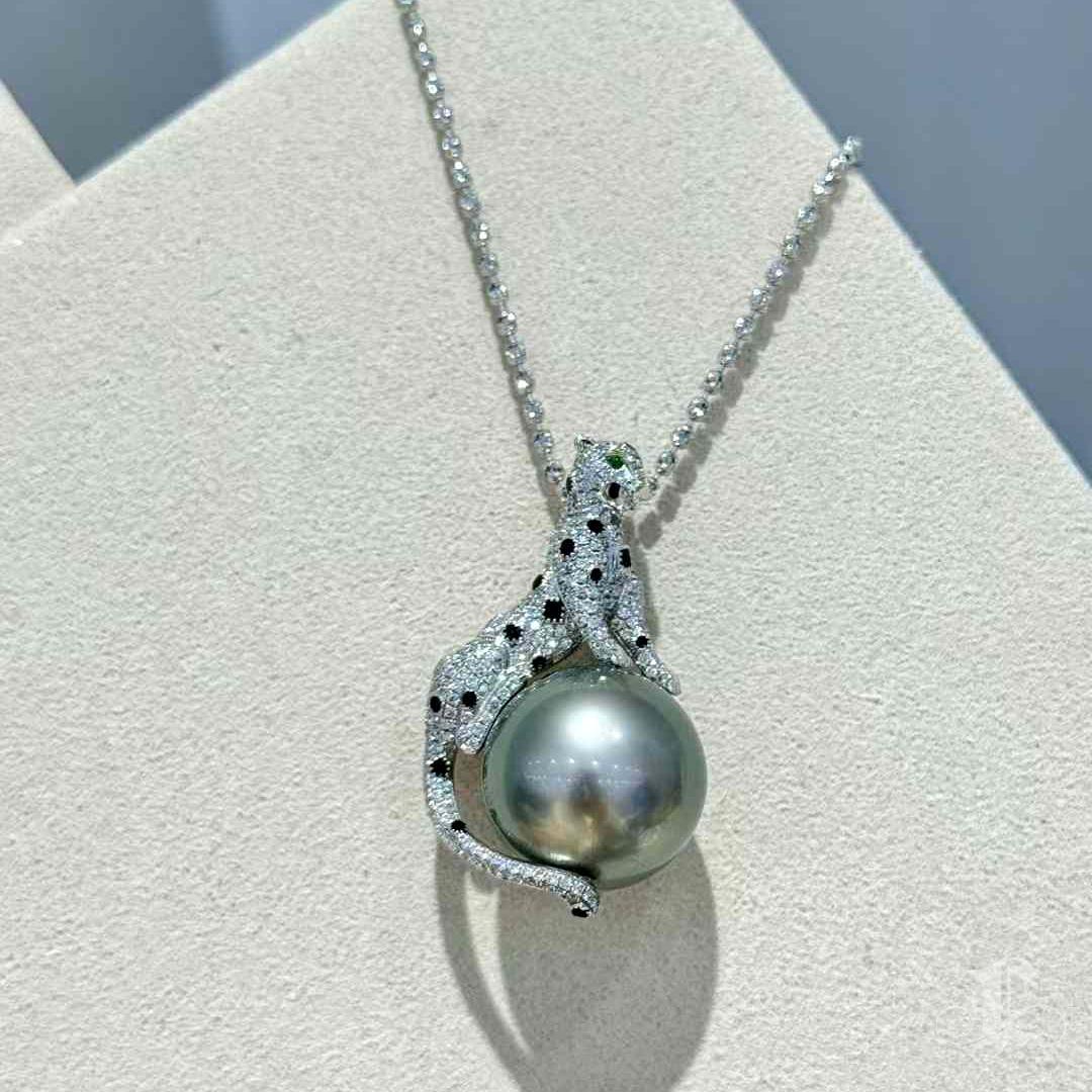 【Crown Radiance】Leopard Diamond Aurora Tahitian Pearl Statement Pendant For Sale 6