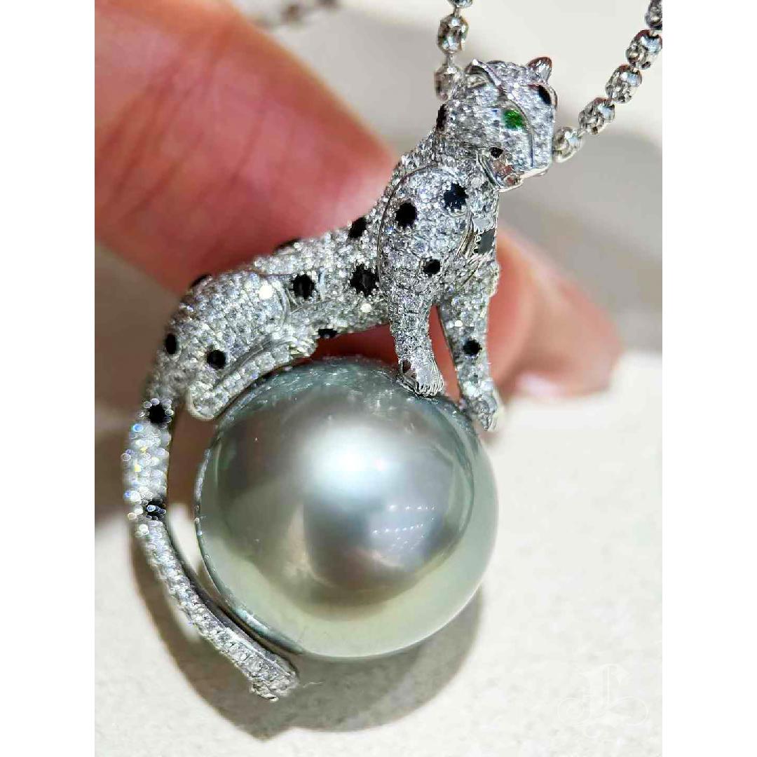 Women's 【Crown Radiance】Leopard Diamond Aurora Tahitian Pearl Statement Pendant For Sale