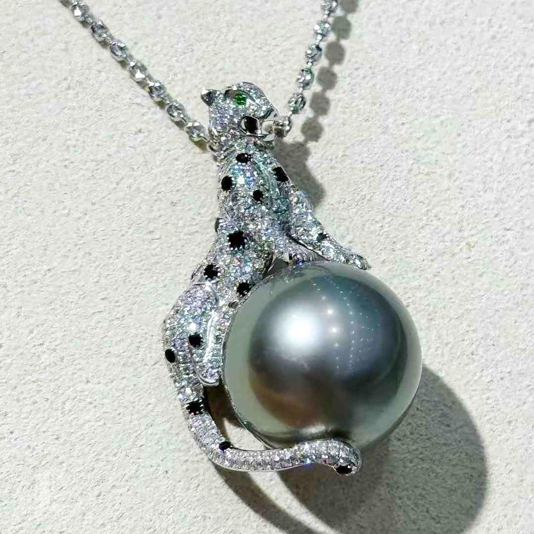 【Crown Radiance】Leopard Diamond Aurora Tahitian Pearl Statement Pendant For Sale 1