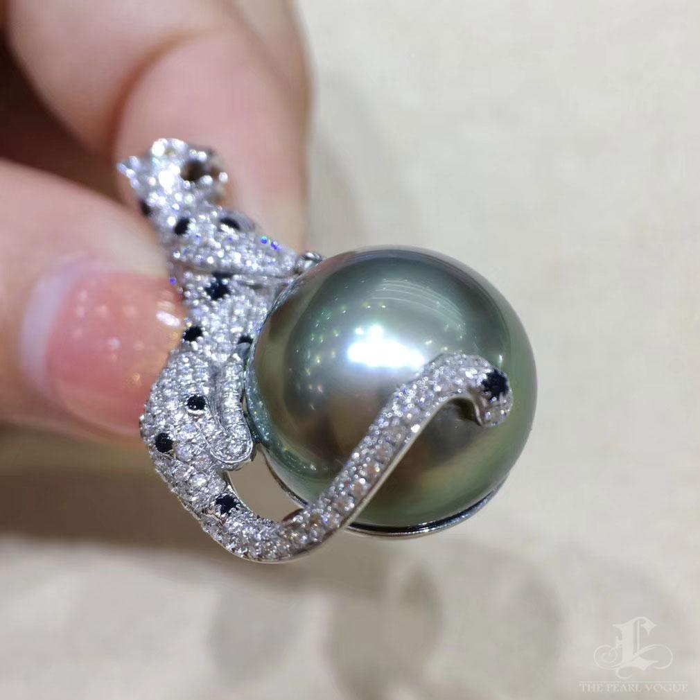 【Crown Radiance】Leopard Diamond Aurora Tahitian Pearl Statement Pendant For Sale 5