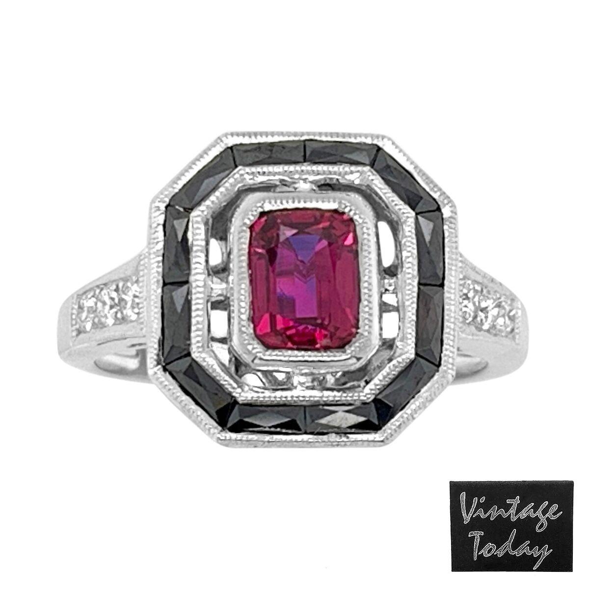 18K White Gold 1.25ct Onyx, Ruby and Diamond Ring For Sale 2