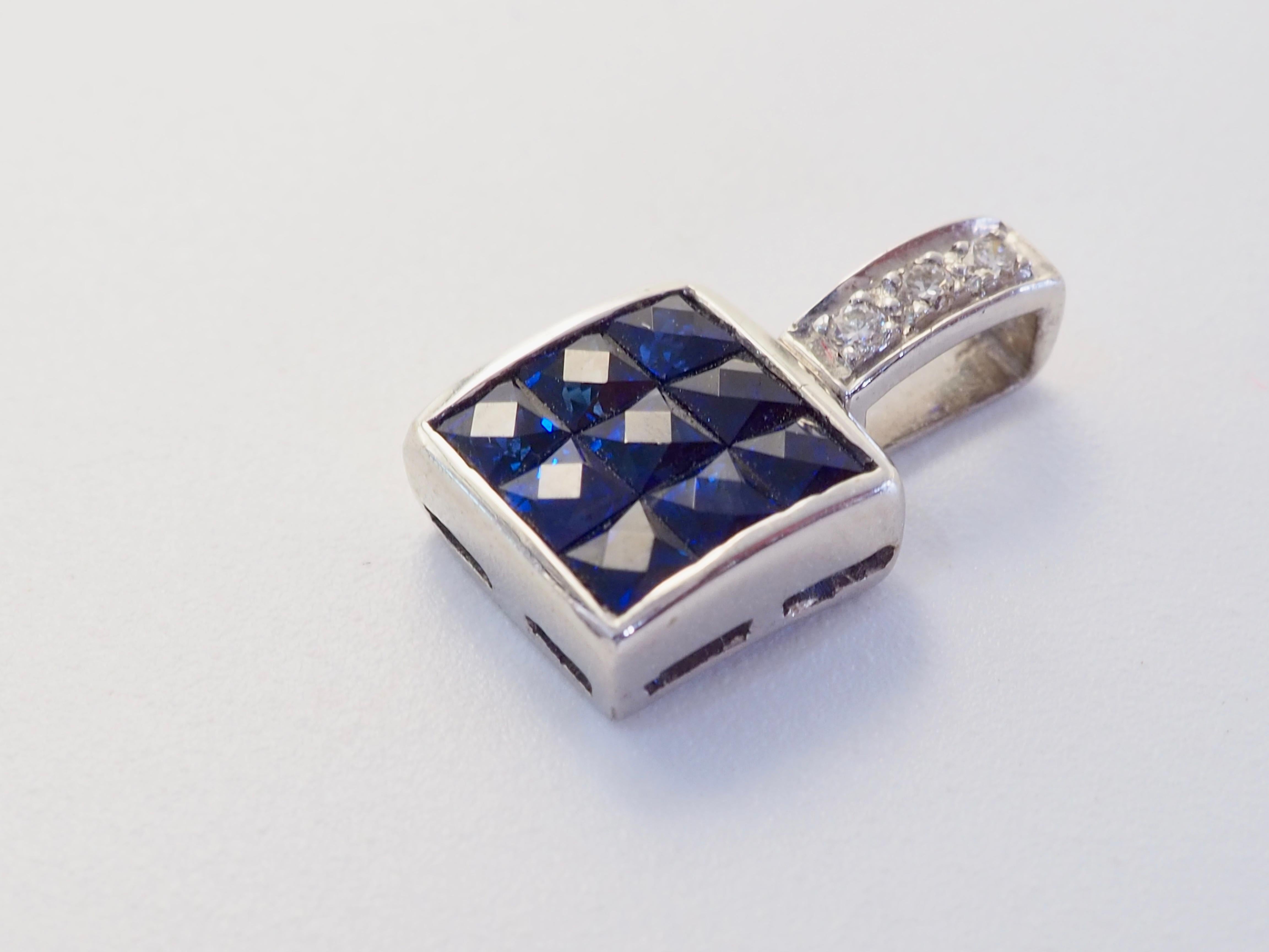 Pendentif invisible en or blanc 18 carats 1,25 saphir bleu quadrillé et 0,03 diamant Unisexe en vente