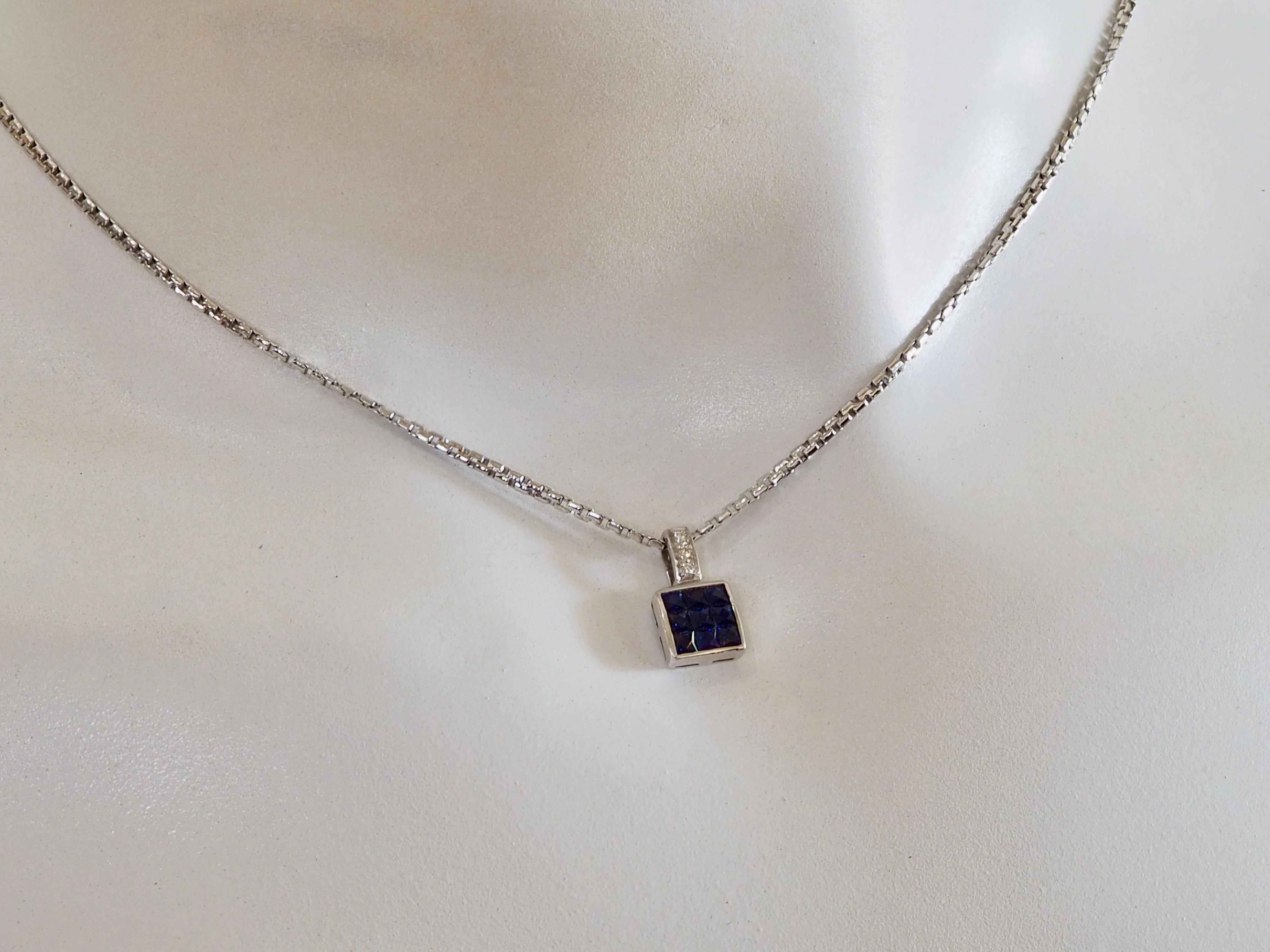 Pendentif invisible en or blanc 18 carats 1,25 saphir bleu quadrillé et 0,03 diamant en vente 1