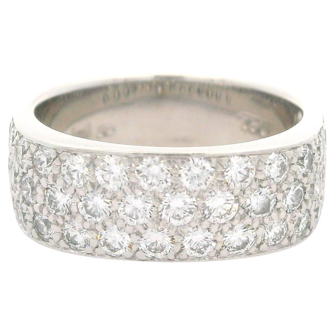 Anillo cuadrado ancho de oro blanco de 18 quilates con 3 filas de diamantes y pavé de 1,25 ctw