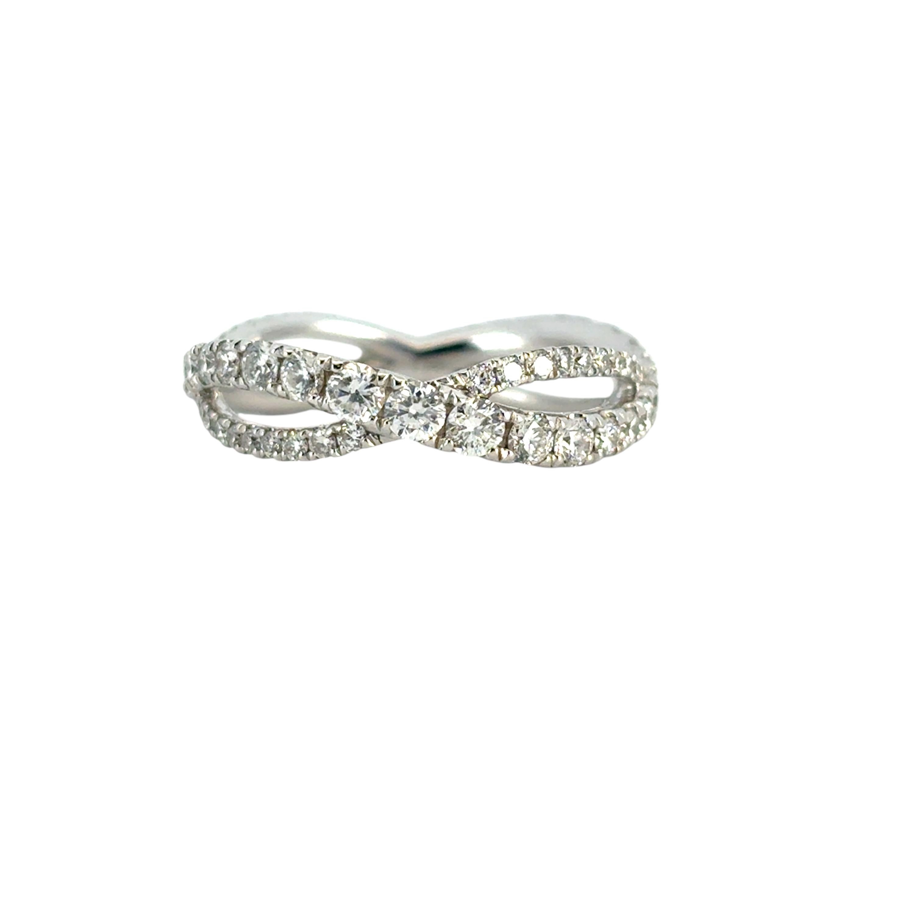 Bague en or blanc 18k avec diamant torsadé de 1,25ctw

Cette magnifique bague à diamant torsadé est en excellent état et est prête à être expédiée !

Design/One : Bande torsadée
MATERIAL : Or blanc 18k
Détails du diamant : Cette bague contient