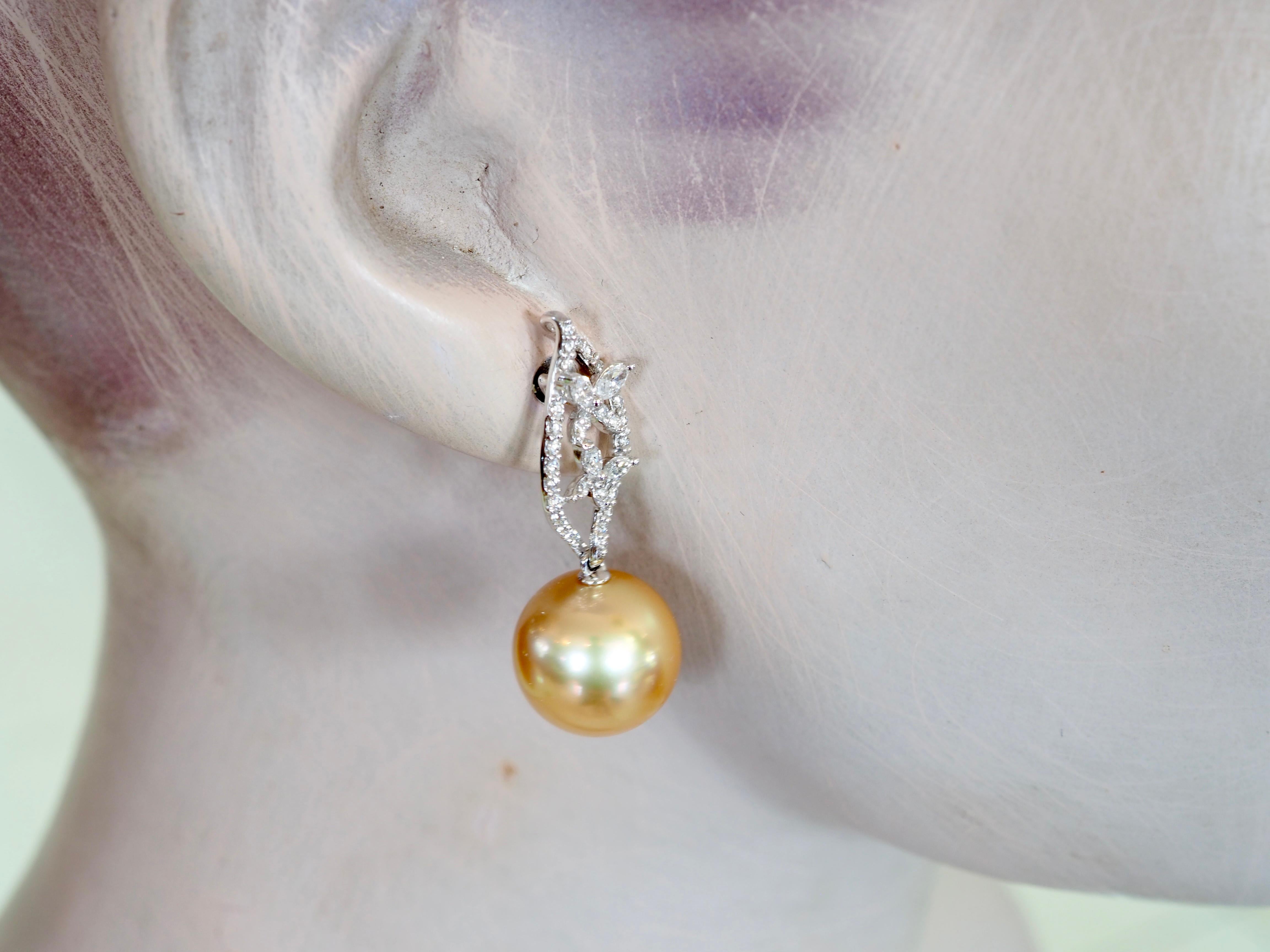 Orecchini pendenti in oro bianco 18 carati con perle dorate dei mari del sud da 12,5 mm e diamanti da 0,69 carati in vendita 5