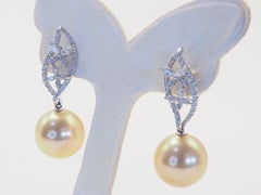 18K Weißgold 12,5 mm goldene Südseeperle & 0,69ct Diamant Ohrringe
