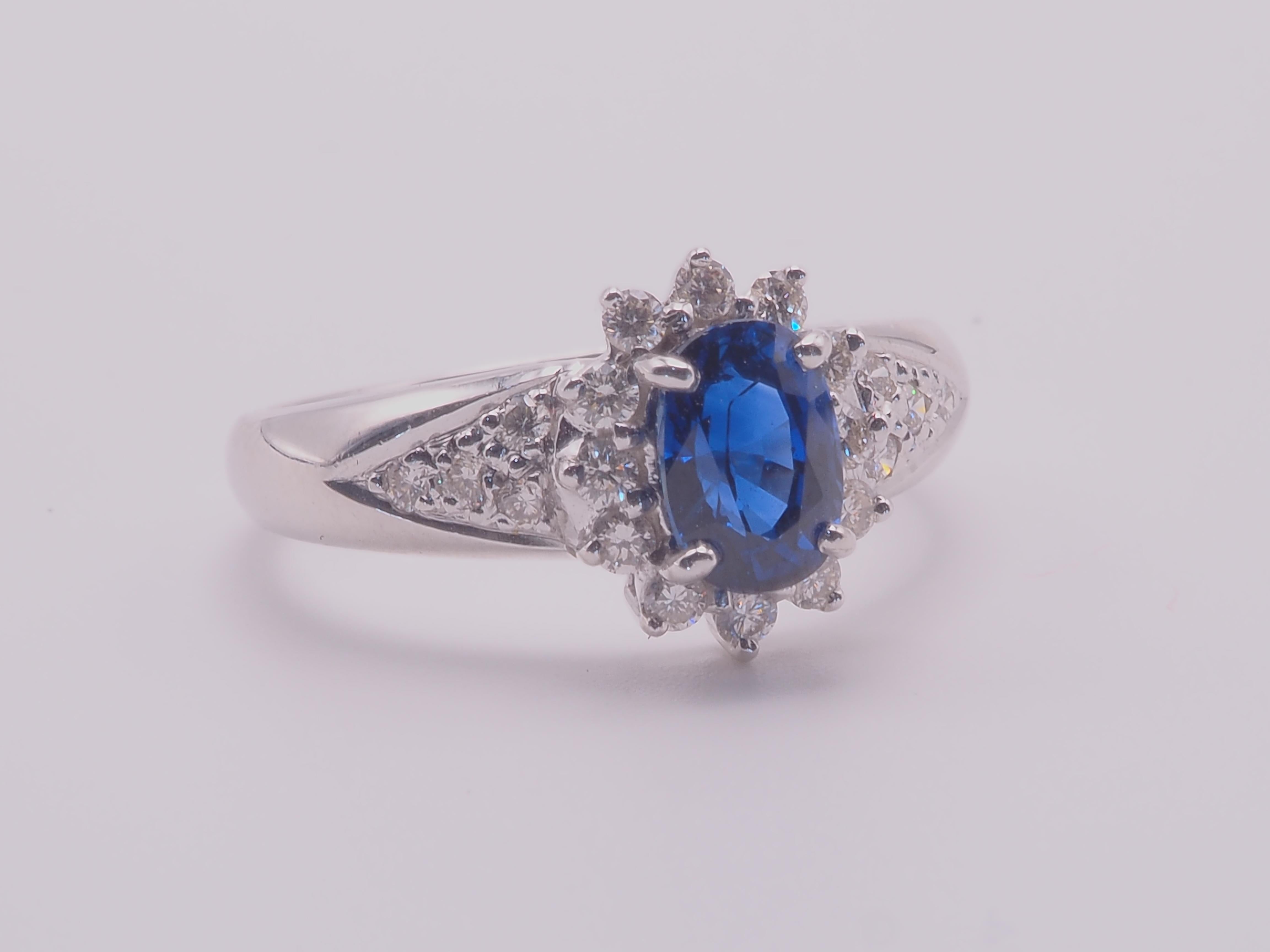 18K White Gold 1.26ct Blue Sapphire & 0.35ct Brilliant Diamond Ring  In New Condition For Sale In เกาะสมุย, TH