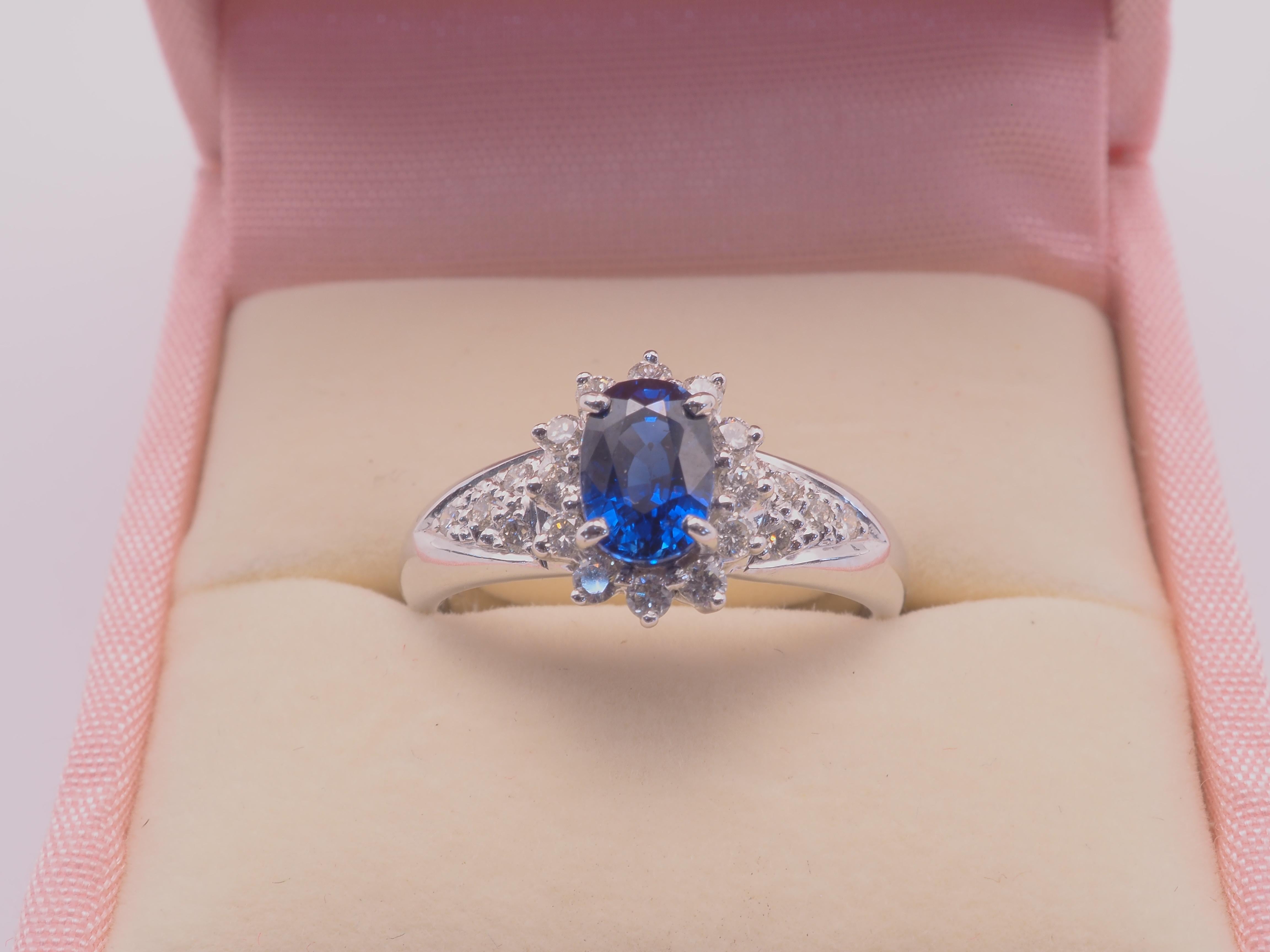 18K White Gold 1.26ct Blue Sapphire & 0.35ct Brilliant Diamond Ring  For Sale 3