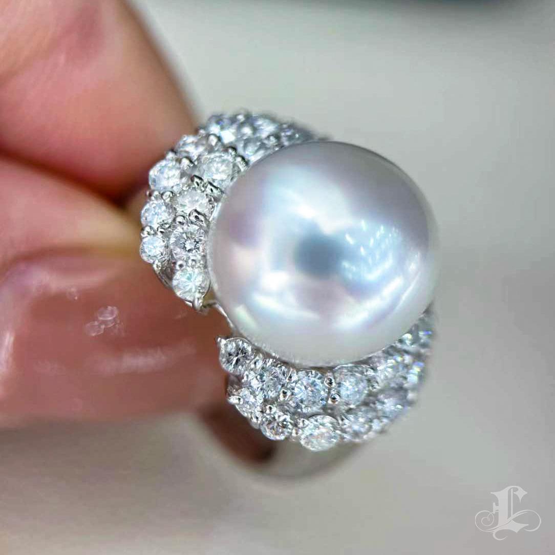 【Crown Radiance】Regalia Aurora South Sea Pearl & Diamond Ring In New Condition For Sale In New York, NY