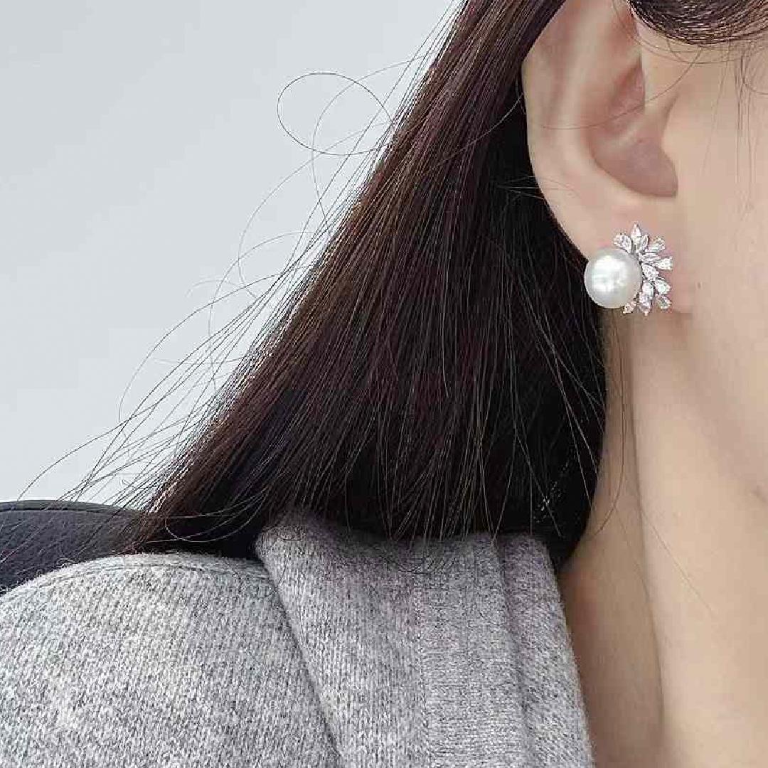 【Vine Symphony】Diamond Wreath Aurora South Sea Pearl Statement Earrings Neuf - En vente à New York, NY