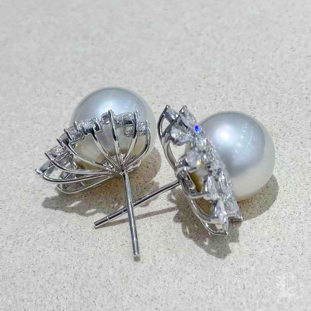 【Vine Symphony】Diamond Wreath Aurora South Sea Pearl Statement Earrings en vente 4