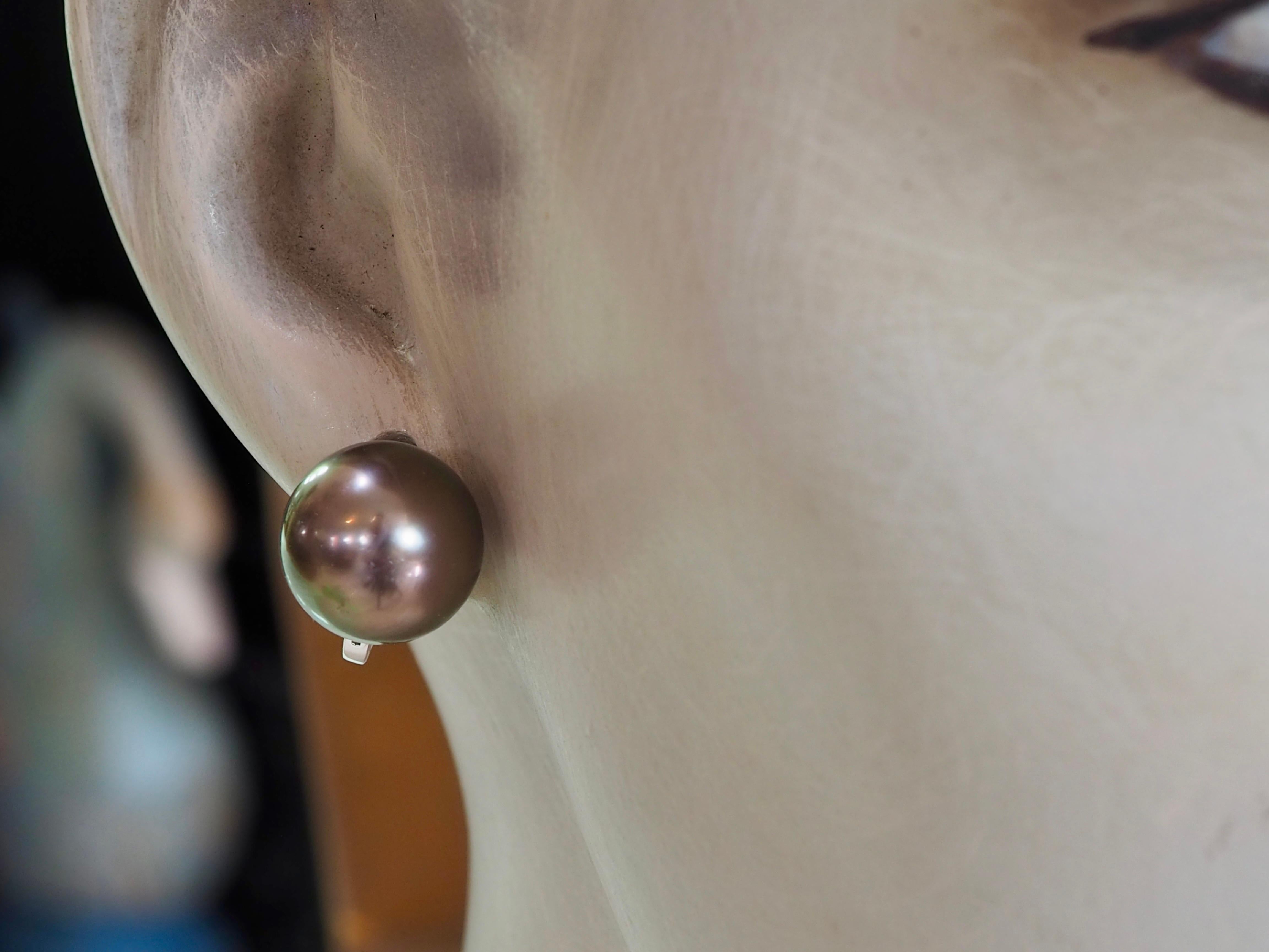 18K White Gold 12.9mm South Sea Black Pearl Fine Latched Back Stud Earring For Sale 3