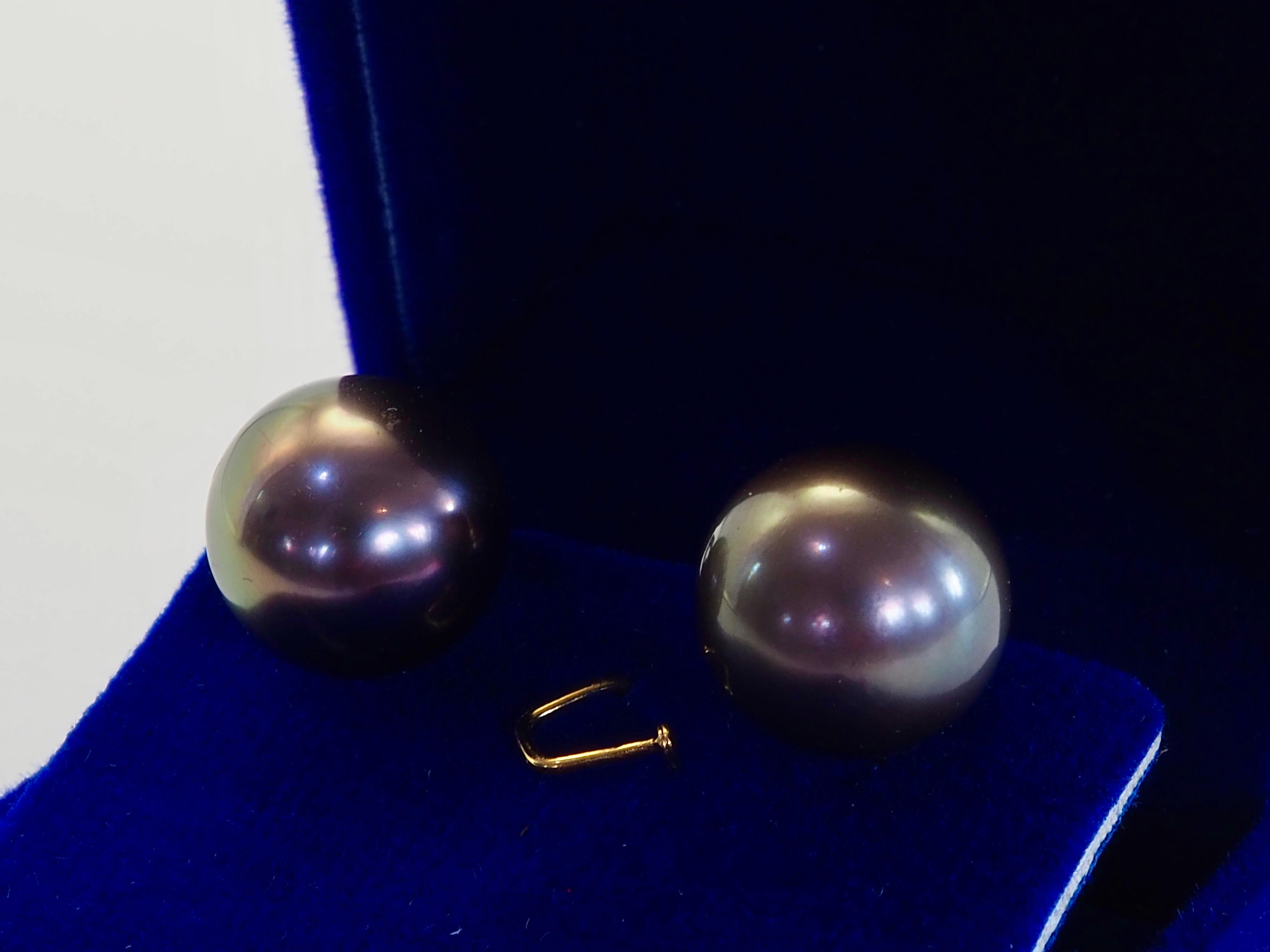 18K White Gold 12.9mm South Sea Black Pearl Fine Latched Back Stud Earring For Sale 4