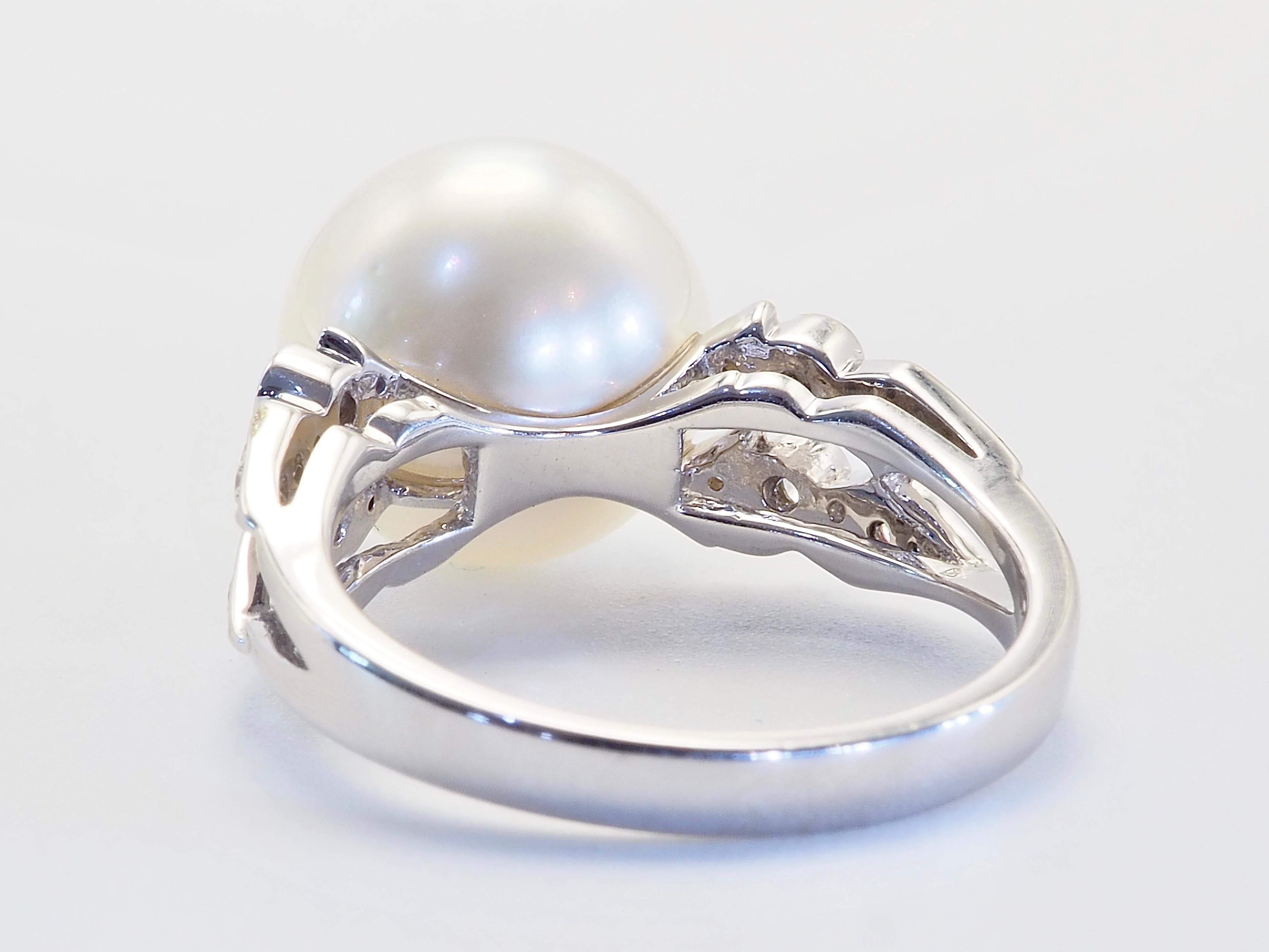 18K White Gold 12mm South Sea Pearl & 0.23ct Diamond Split Shank Fine Ring In New Condition For Sale In เกาะสมุย, TH