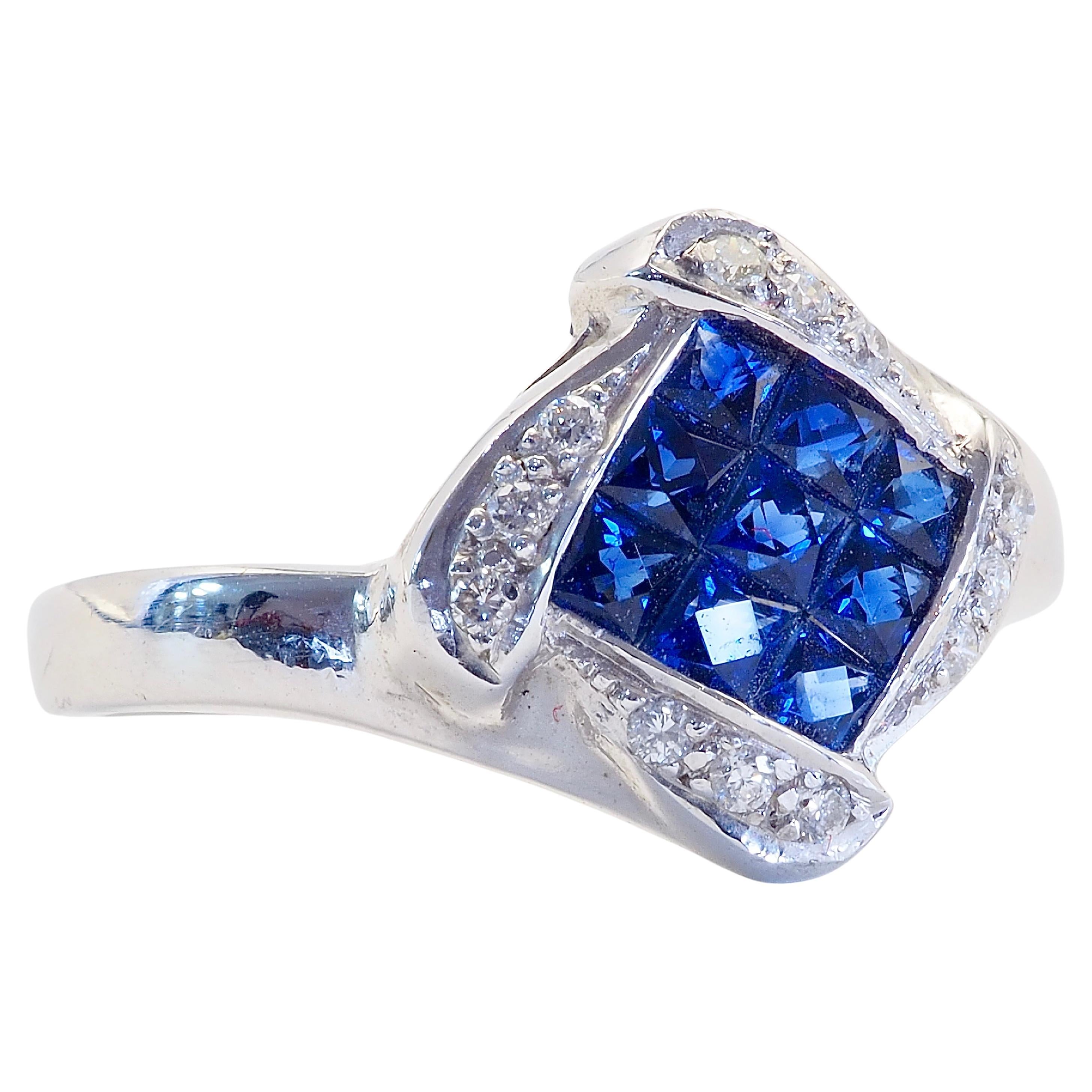 Magnifiquement incrustée de saphirs bleus avec un visage au design complexe, cette bague vous ira à ravir lors d'une occasion spéciale !

Détails du produit :

Métal : or massif 18k
Couleur du métal : or blanc
Saphir : Naturel, taille carrée, bleu,