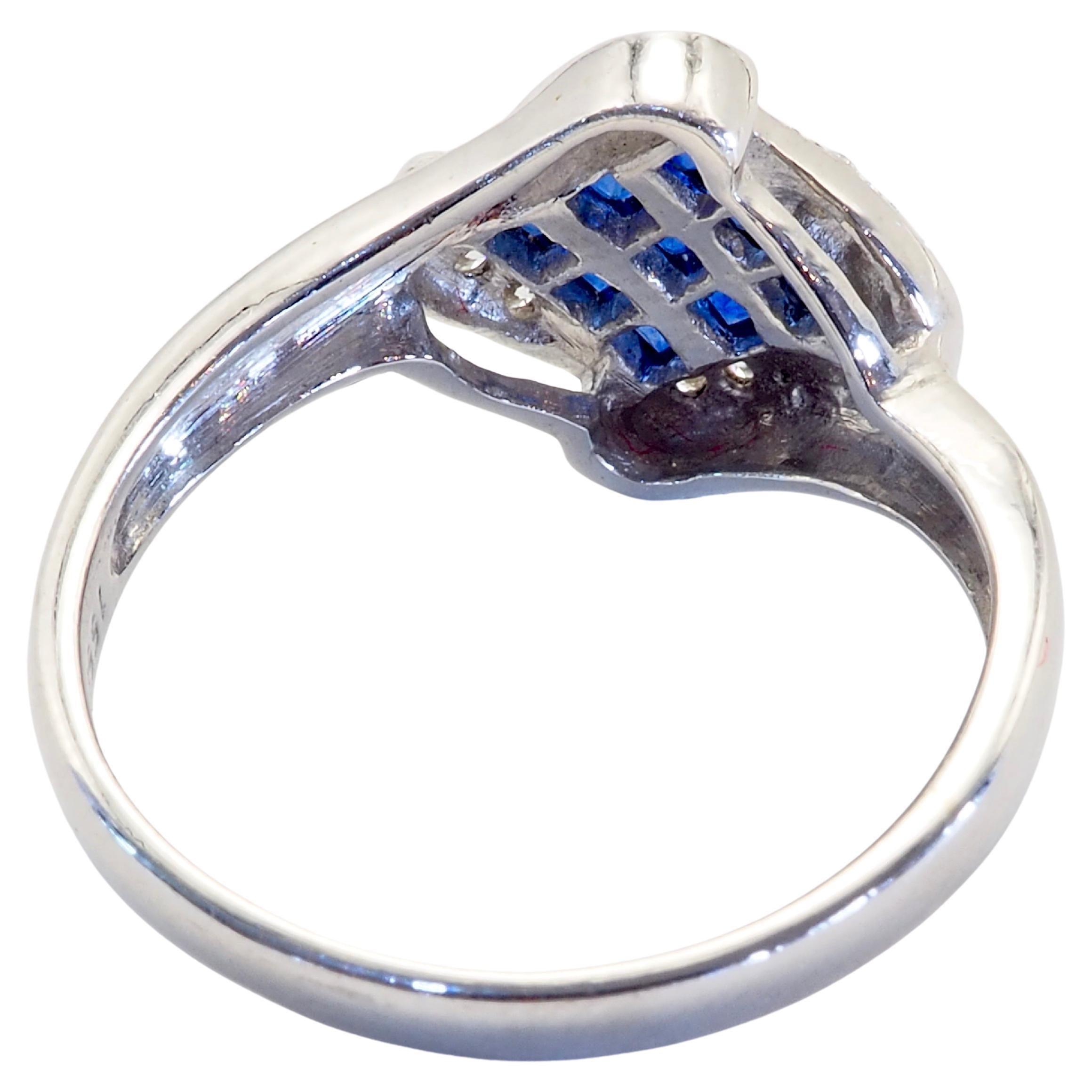 Taille carrée Bague en or blanc 18 carats avec saphir carré invisible de 1,30 carat et diamant de 0,10 carat en vente