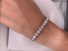 18 Karat White Gold 13.20 Carat Three-Prong Diamond Tennis Bracelet