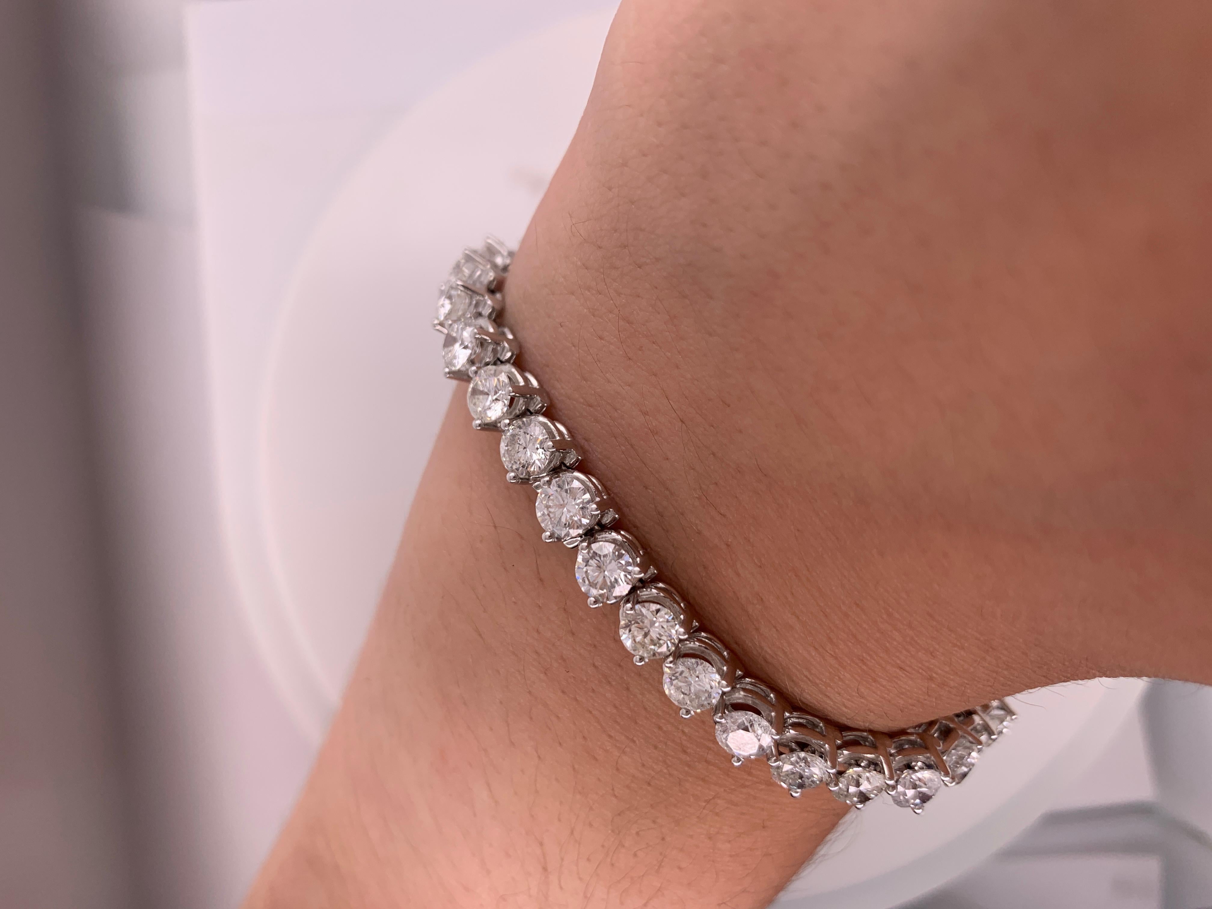 18 Karat White Gold 13.20 Carat Three-Prong Diamond Tennis Bracelet In New Condition In New York, NY