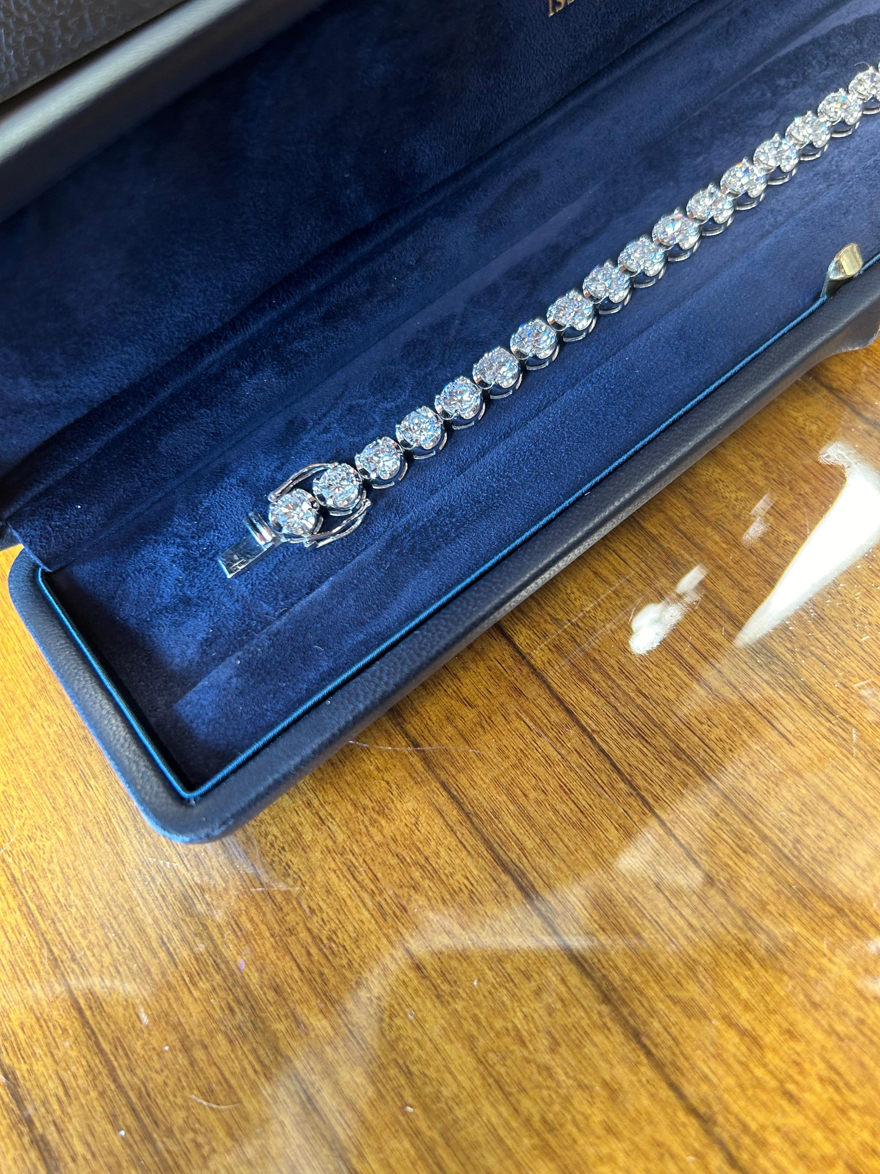 Taille ronde Issac Nussbaum Bracelet Tennis en or blanc 18 carats 13.26 carats de diamants ronds en vente