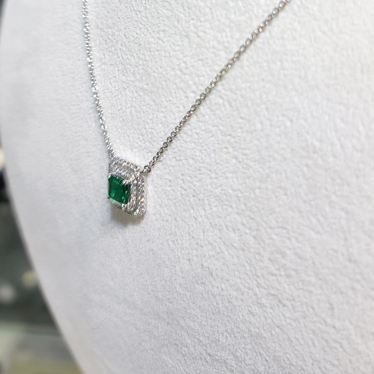 18 Karat White Gold 1.33 Carat Zambia Emerald Diamond Necklace For Sale ...
