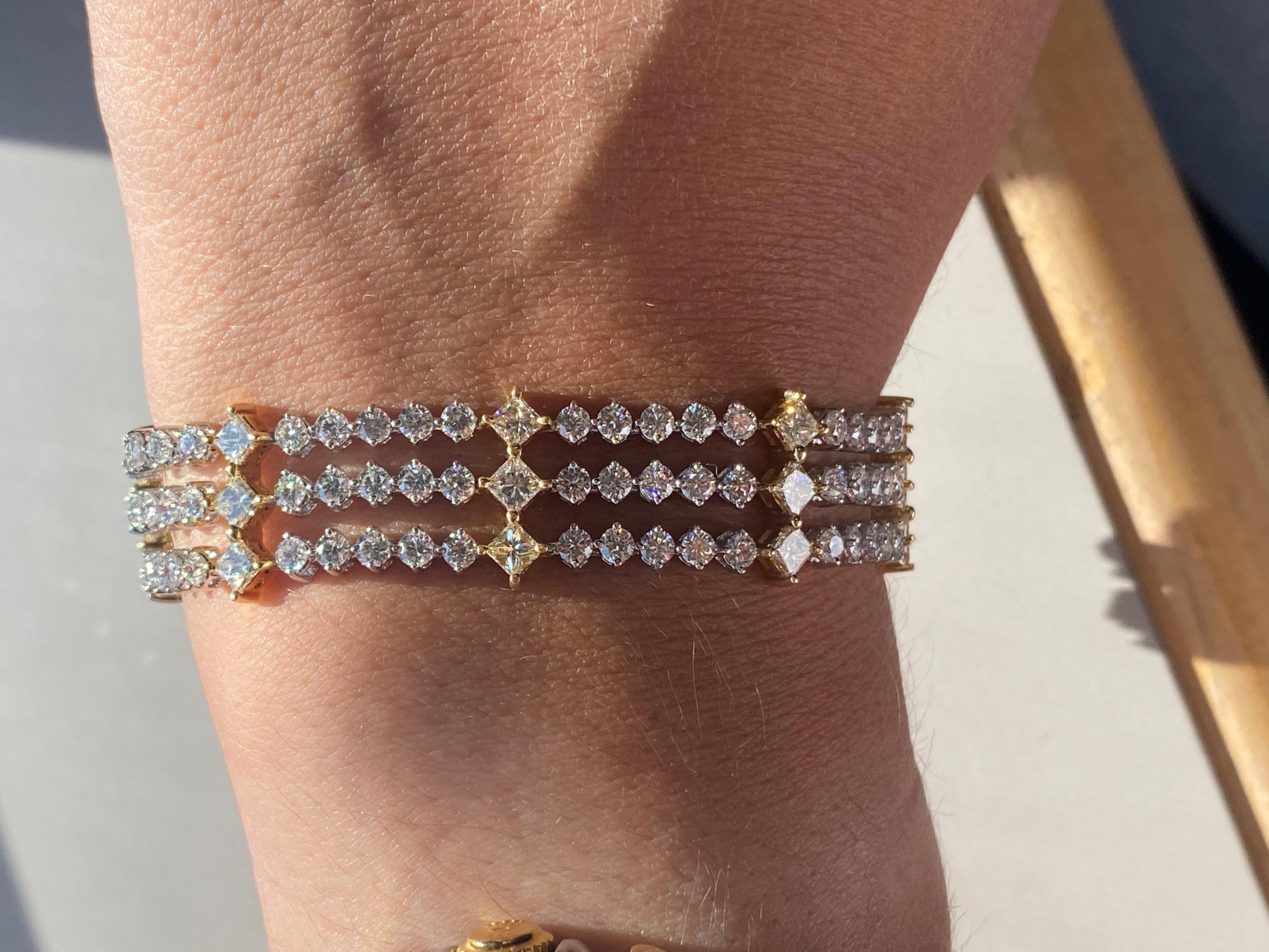 18 Karat White Gold 13.50 Carat Diamond Bracelet In New Condition For Sale In New York, NY