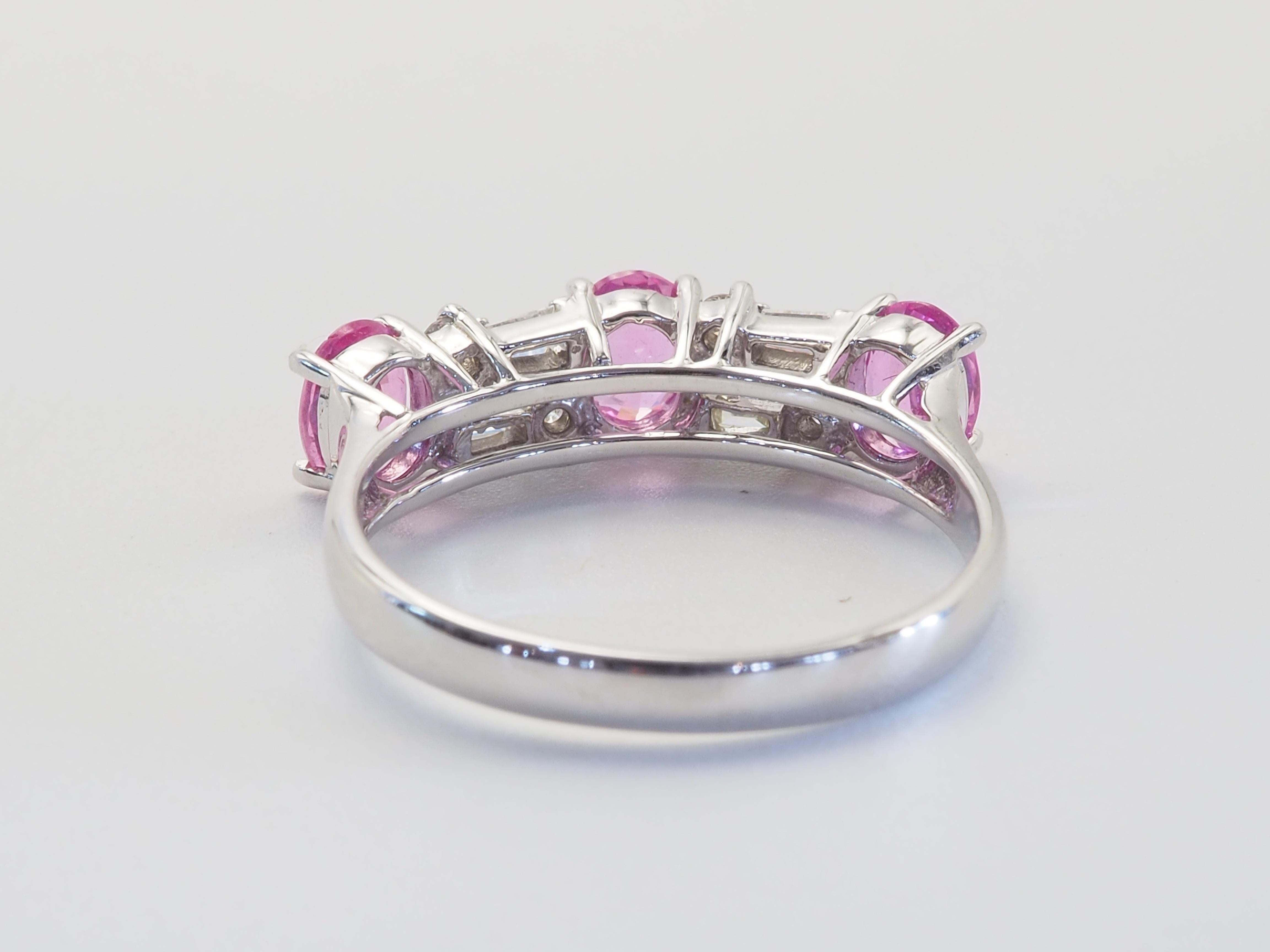 Taille ovale Bague en or blanc 18 carats 1,35 saphir rose ovale 3x et 0,19 diamant à anneau fin en vente