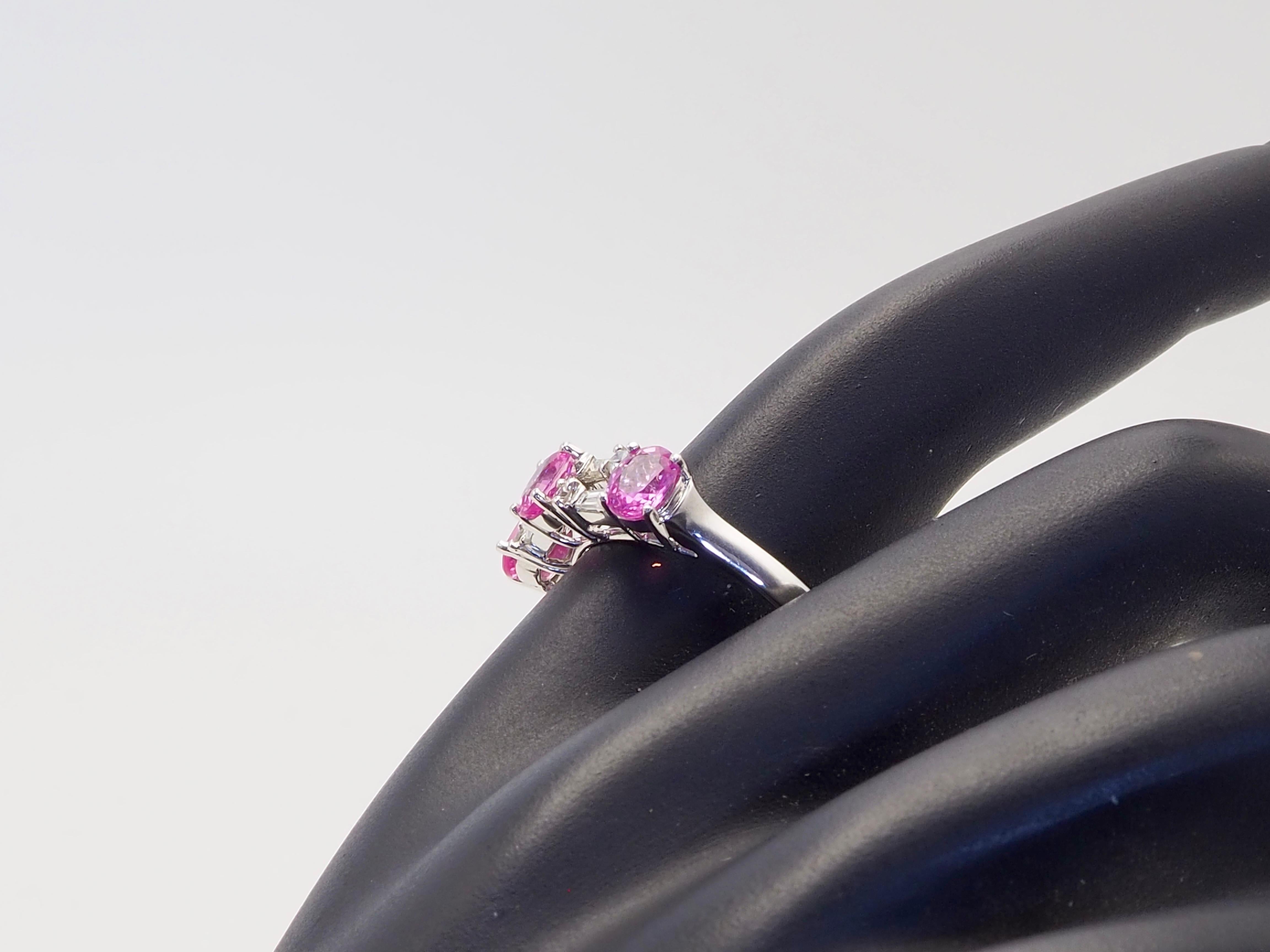 Bague en or blanc 18 carats 1,35 saphir rose ovale 3x et 0,19 diamant à anneau fin en vente 3