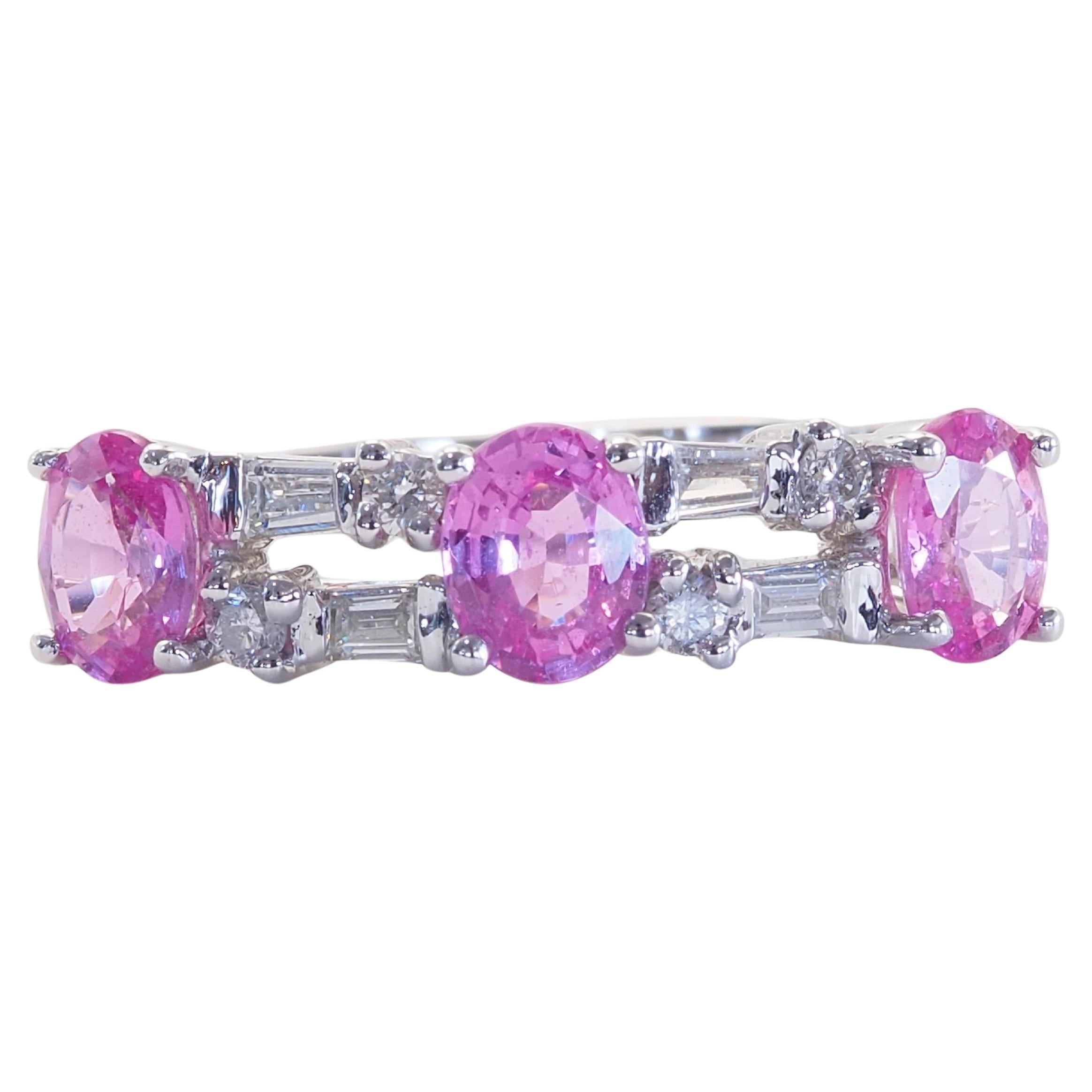 Bague en or blanc 18 carats 1,35 saphir rose ovale 3x et 0,19 diamant à anneau fin en vente