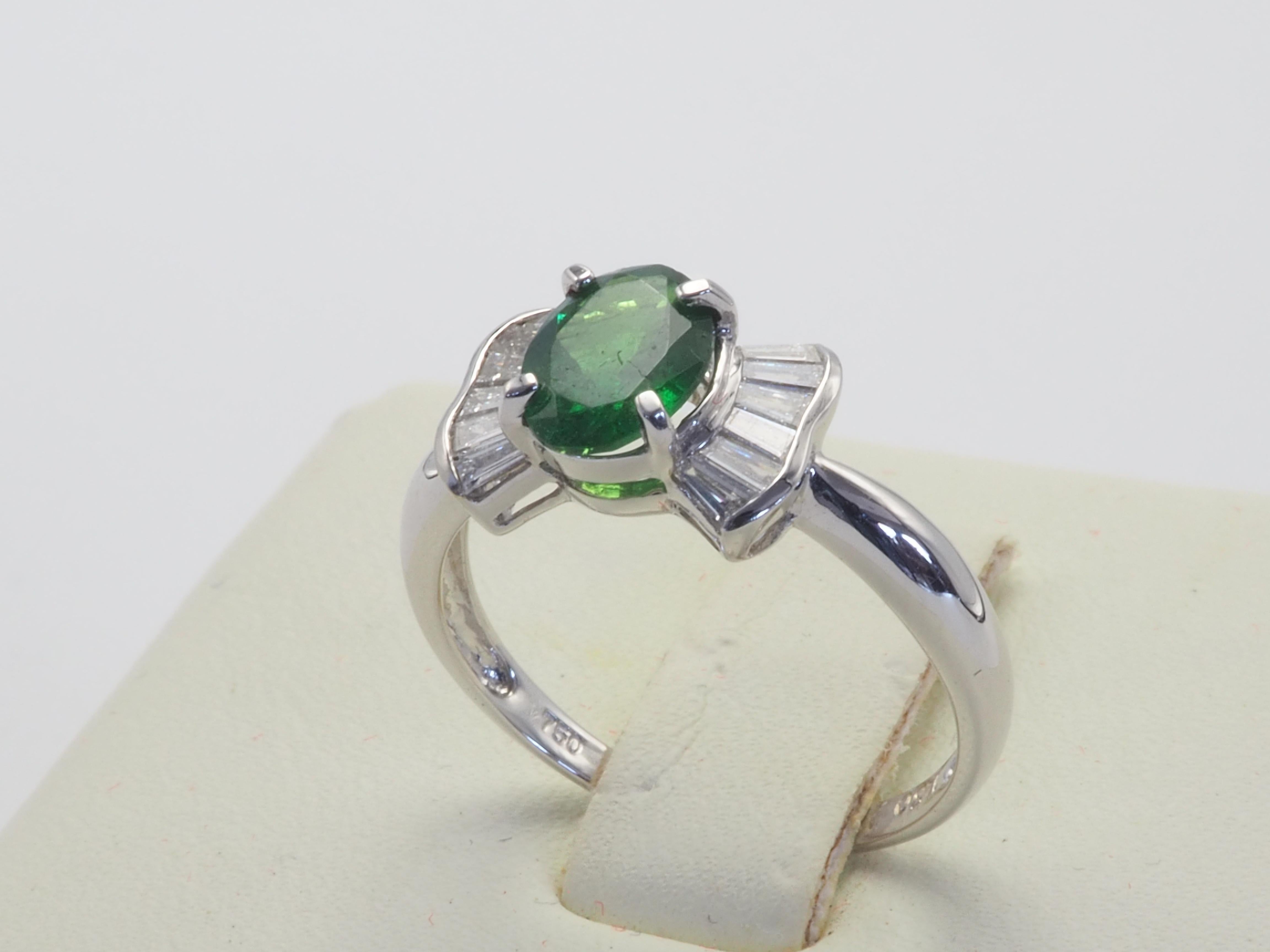 18K White Gold 1.35ct Oval Tsavorite & 0.32ct Bow Tie Ring For Sale 1