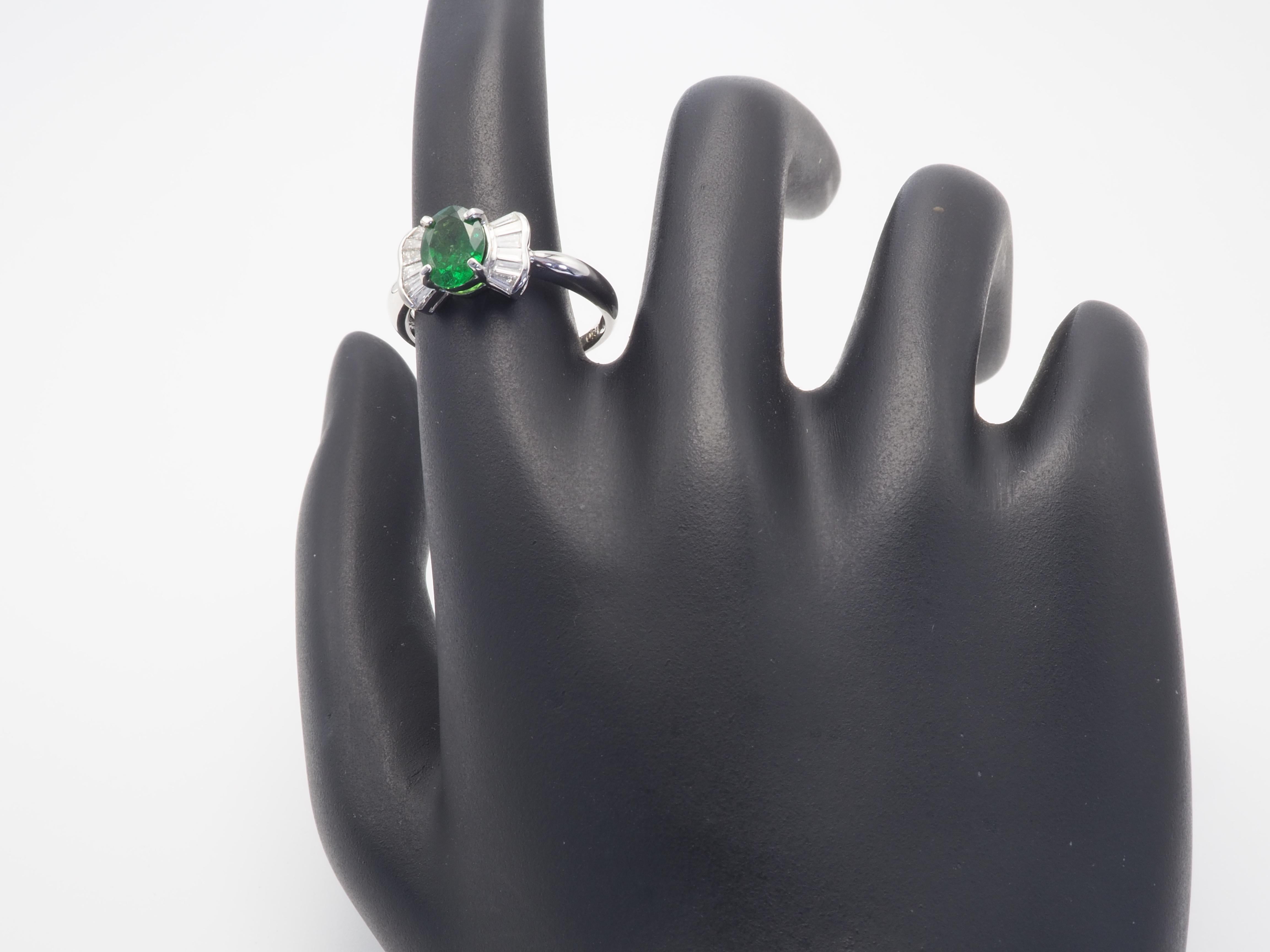 18K White Gold 1.35ct Oval Tsavorite & 0.32ct Bow Tie Ring For Sale 3