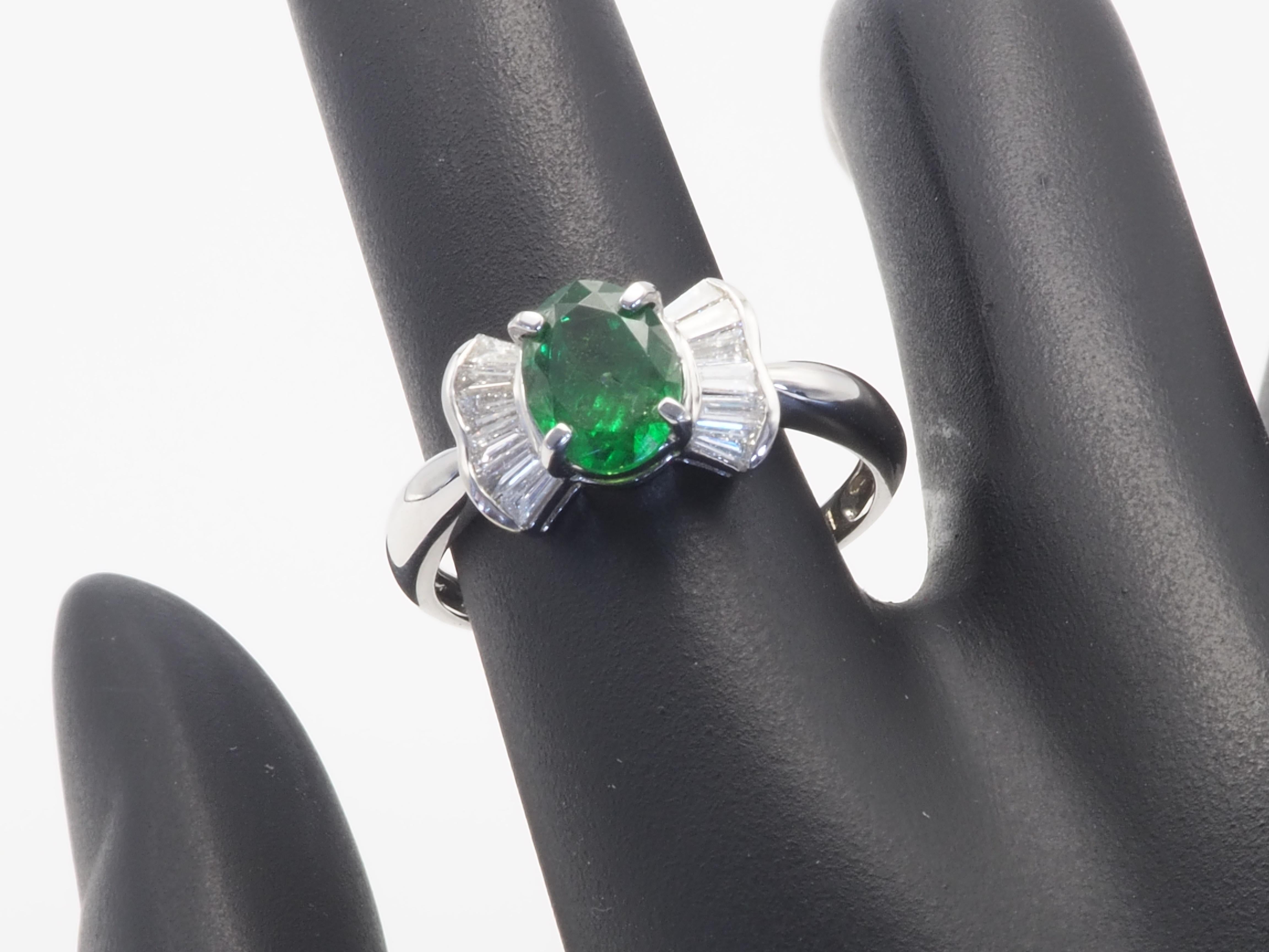 18K White Gold 1.35ct Oval Tsavorite & 0.32ct Bow Tie Ring For Sale 4