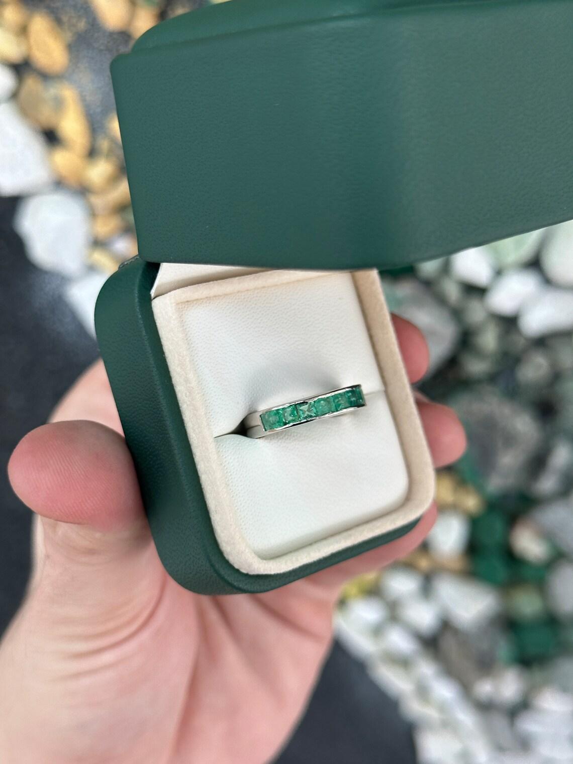 18K Weißgold 1,35tcw Prinzessinnenschliff Smaragd-Hochzeitsring, Unisex Medium Grün im Angebot 1