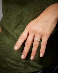 18 Karat Weißgold Ehering mit 1,36 Karat Diamanten im Brillantschliff in Pavé-Fassung