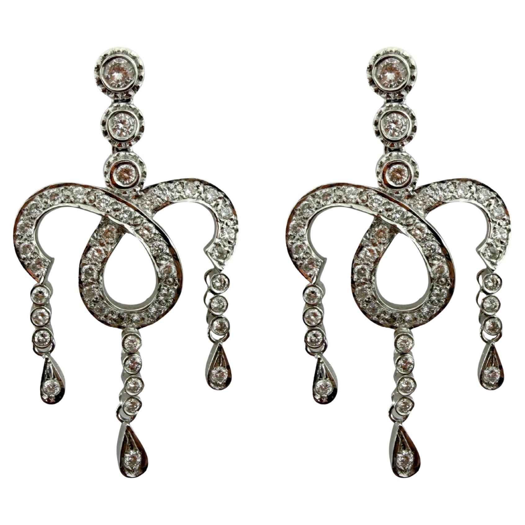Orecchini Chandelier in oro bianco 18k con diamanti da 1,36 carati in vendita