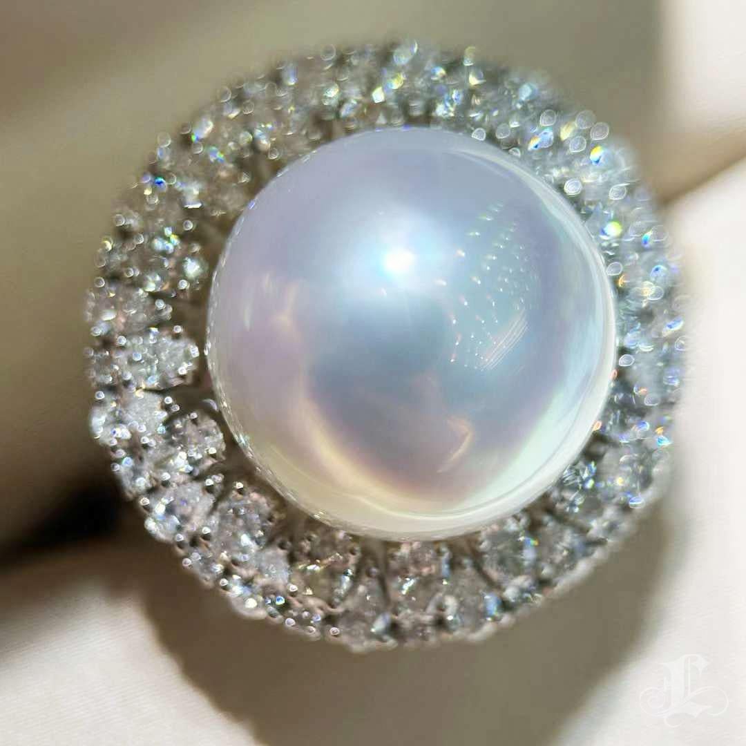 【Crown Radiance】Orbital Grace Aurora South Sea Pearl Diamond Ring In New Condition For Sale In New York, NY