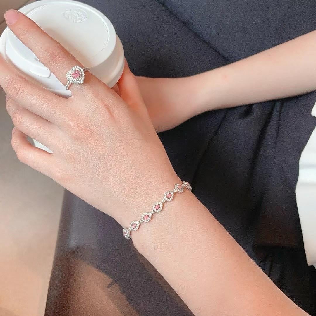 18K Weißgold 1,39 CT Pink Diamond Armband mit Diamanten

Rosa Diamanten - 1,39 CT
Diamanten - 2,03 CT

18K Gold - 12,58 GM
