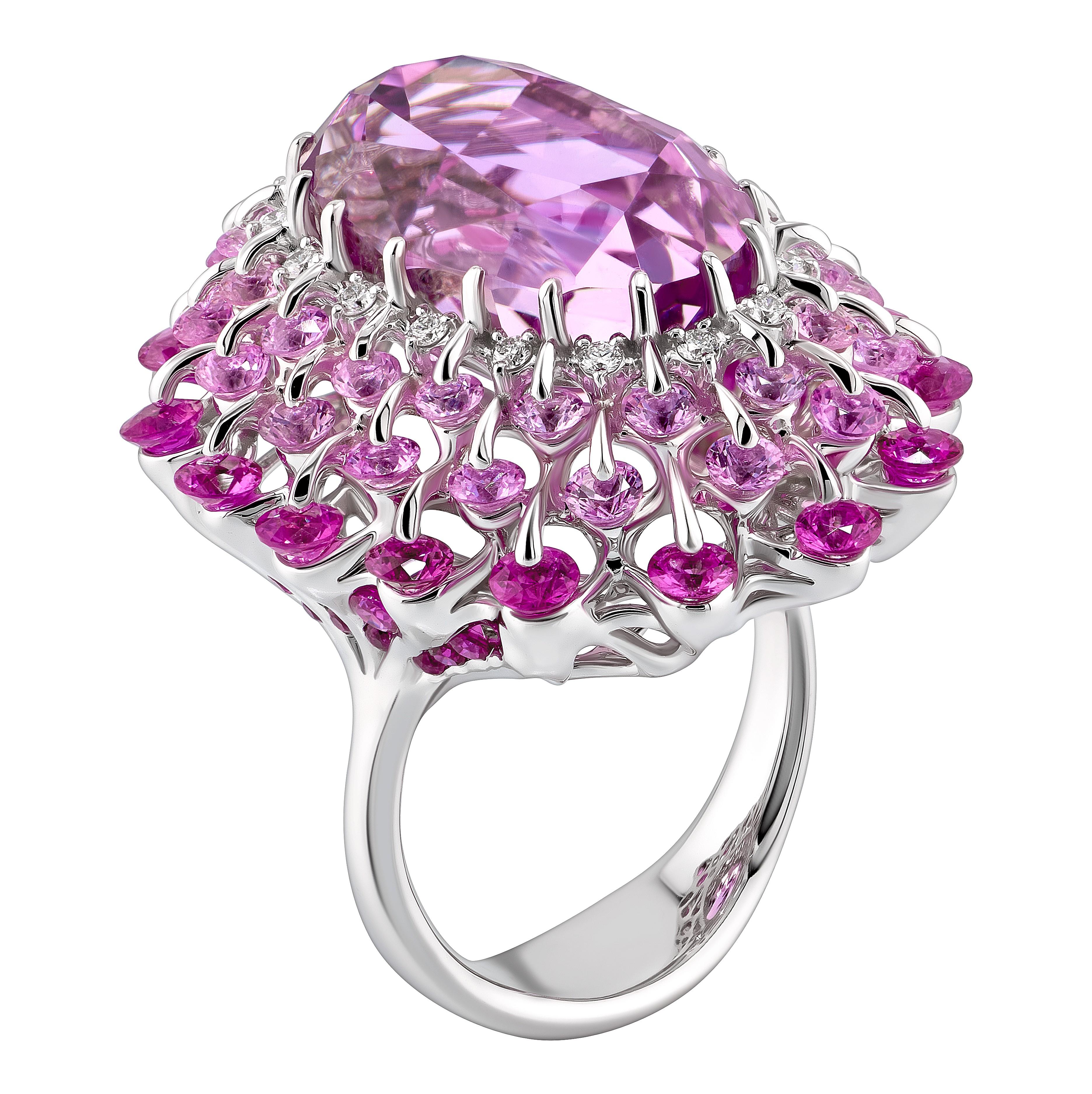 
The ballet of colours unfolds through the perfect graduation of pink hues, a choreography executed with diamonds and pink sapphires...

MOISEIKIN's Kunzite ring, designed in the patented setting, is an exceptional jewel art.

Each gem, a dancer in