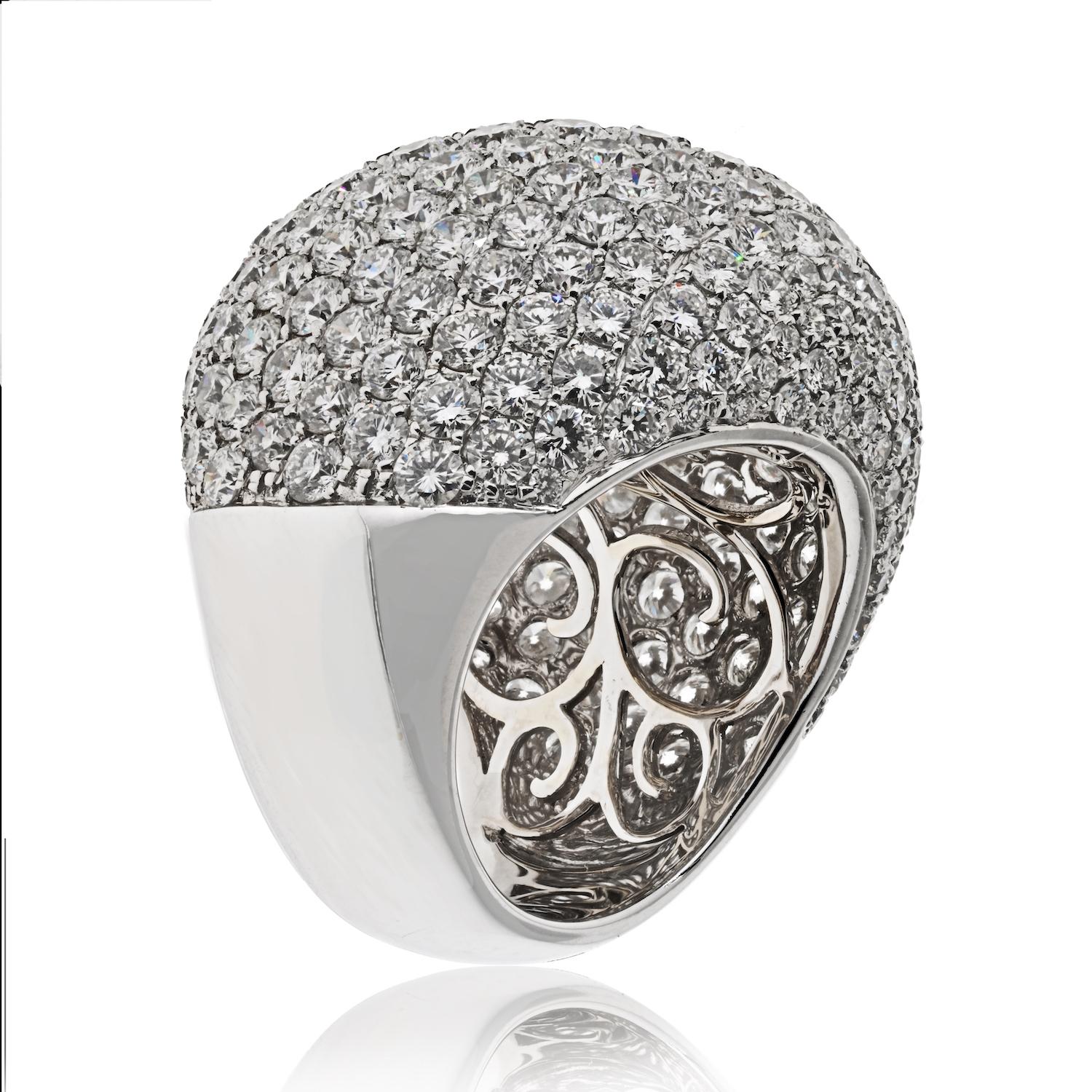18K White Gold 14.00cttw Round Diamond Dome Ring In Excellent Condition In New York, NY