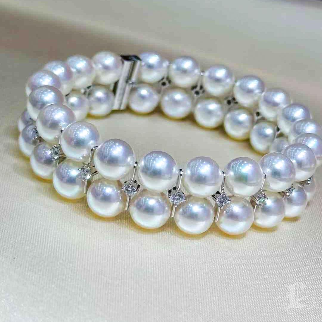 【Geometria scolpita】Bracciale con perle Akoya e diamanti a tre file Celeste In condizioni Nuovo in vendita a New York, NY