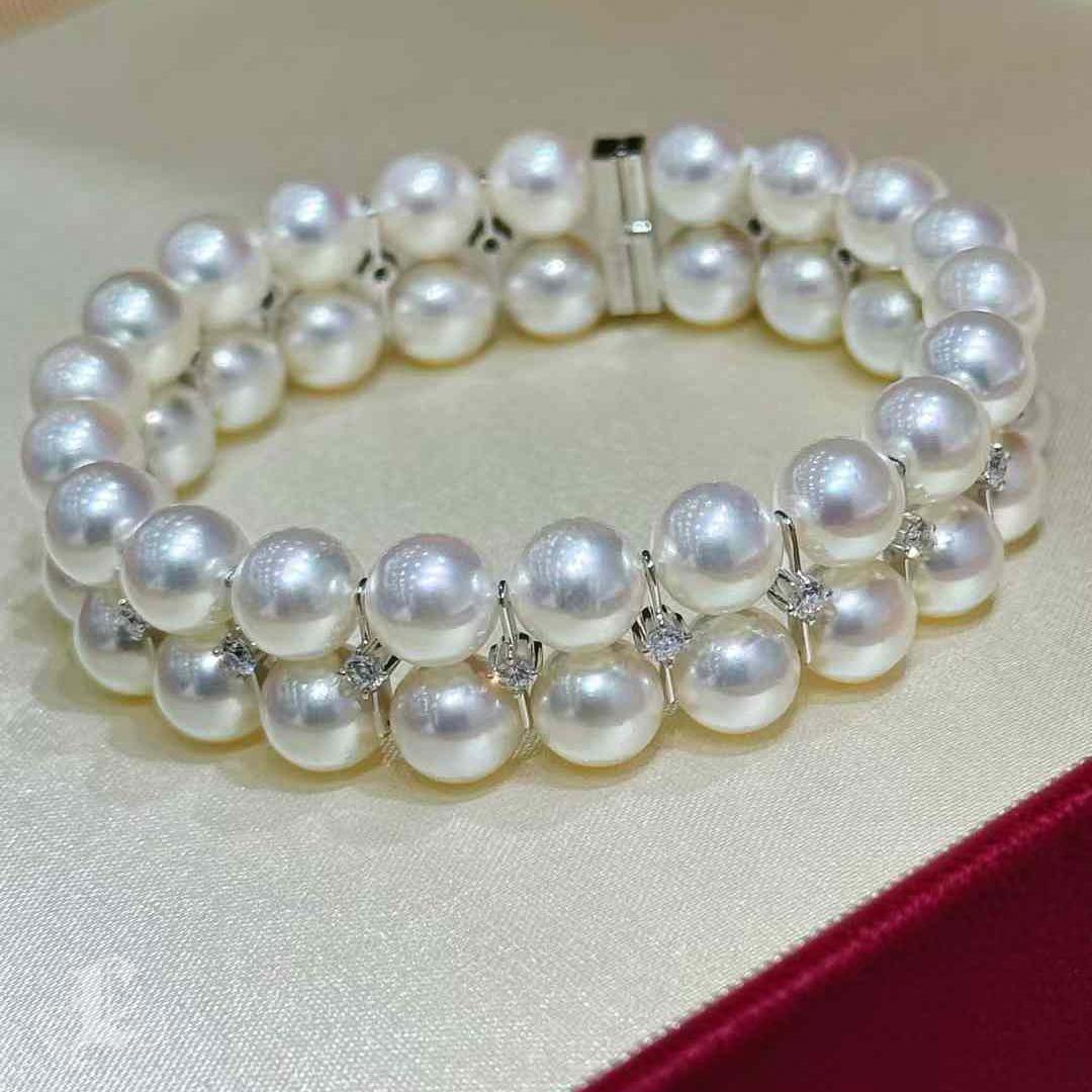 【Geometria scolpita】Bracciale con perle Akoya e diamanti a tre file Celeste in vendita 1