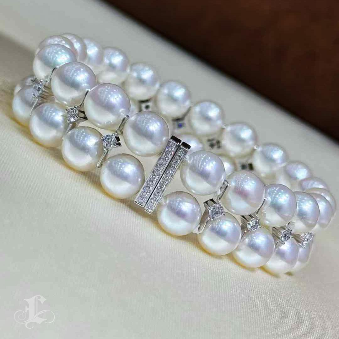 【Geometria scolpita】Bracciale con perle Akoya e diamanti a tre file Celeste in vendita 3