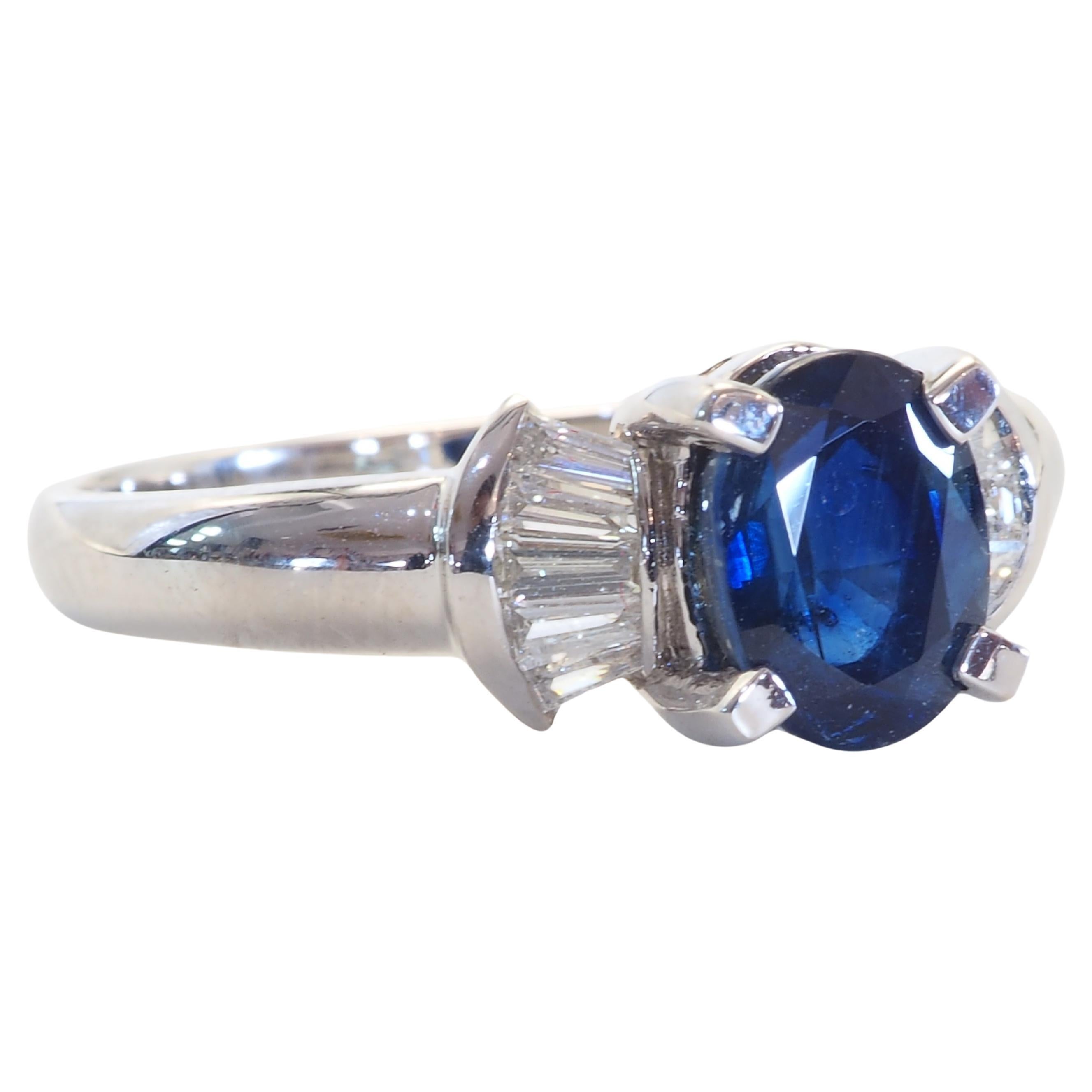 Anello a fiocco in oro bianco 18 carati con zaffiro blu ovale da 1,40 carati e diamante da 0,20 carati In condizioni Nuovo in vendita a เกาะสมุย, TH