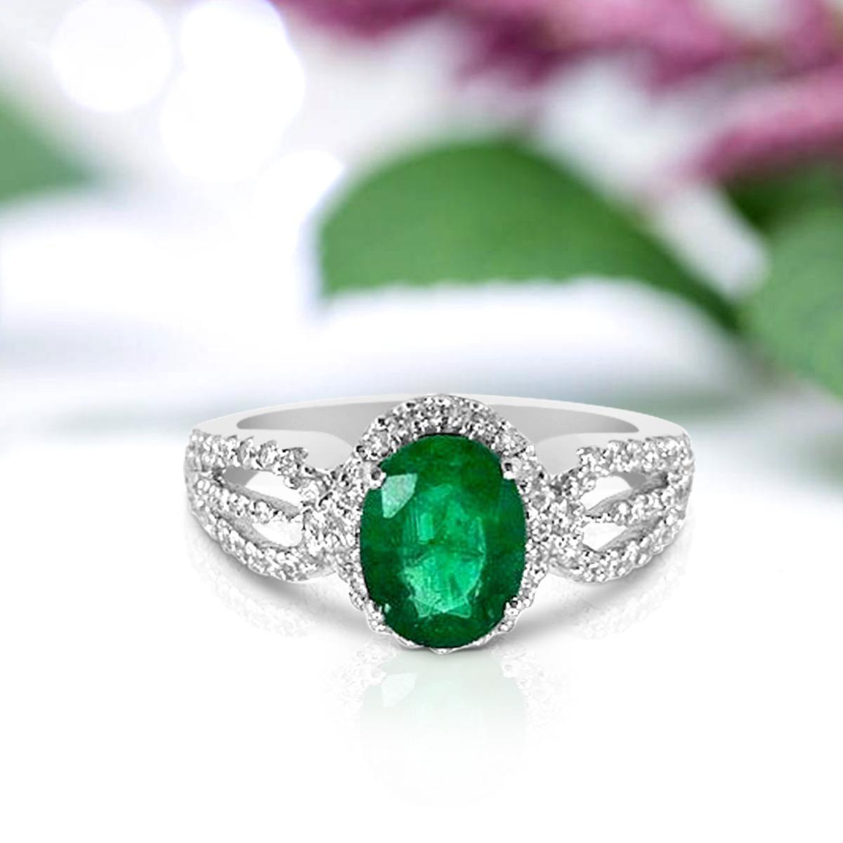 18K White Gold 1.40cts Emerald and Diamond Ring, Style# RC3094 In New Condition In New York, NY