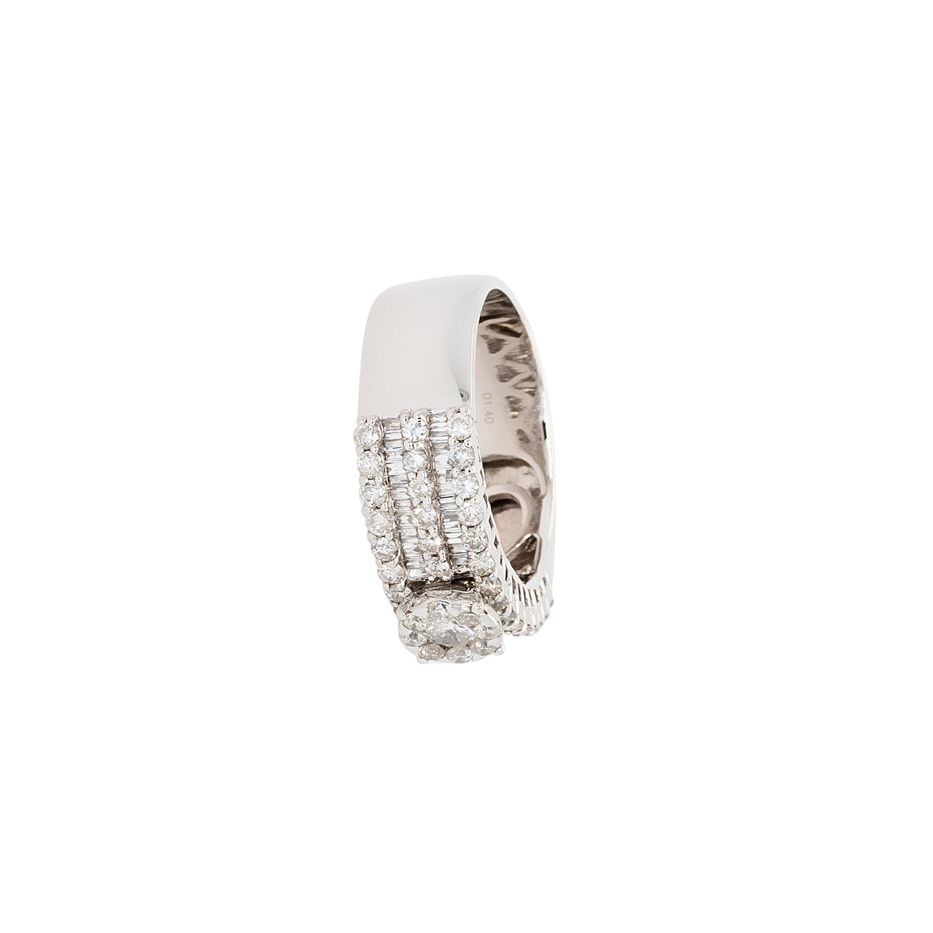 Bague grappe de diamants naturels ronds brillants de 1,40 ctw en or blanc 18 carats en vente 2