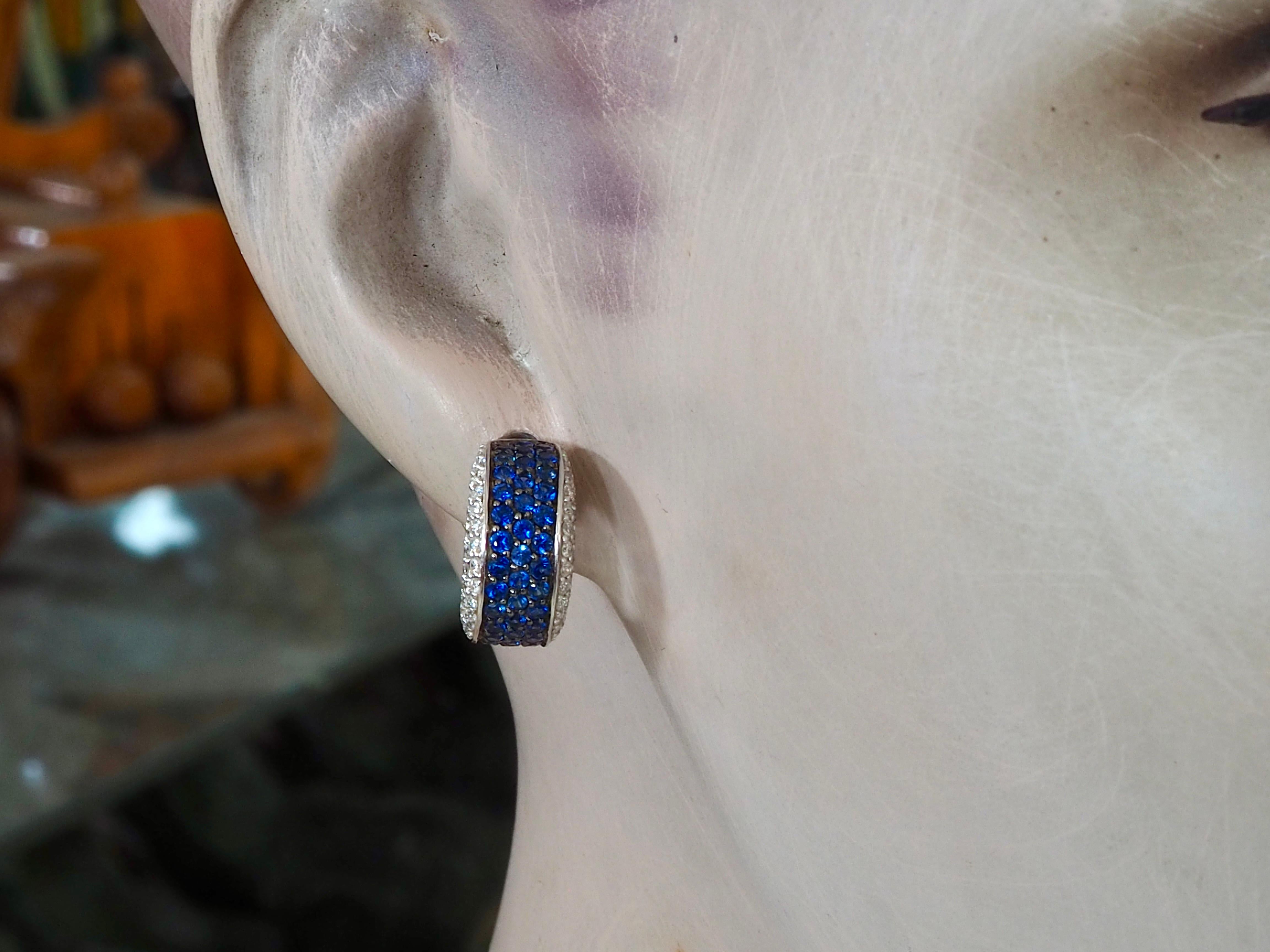 da uomo o donna Orecchino in oro bianco 18K con zaffiro blu a grappolo da 1,41 carati e diamante a grappolo da 0,81 carati in vendita
