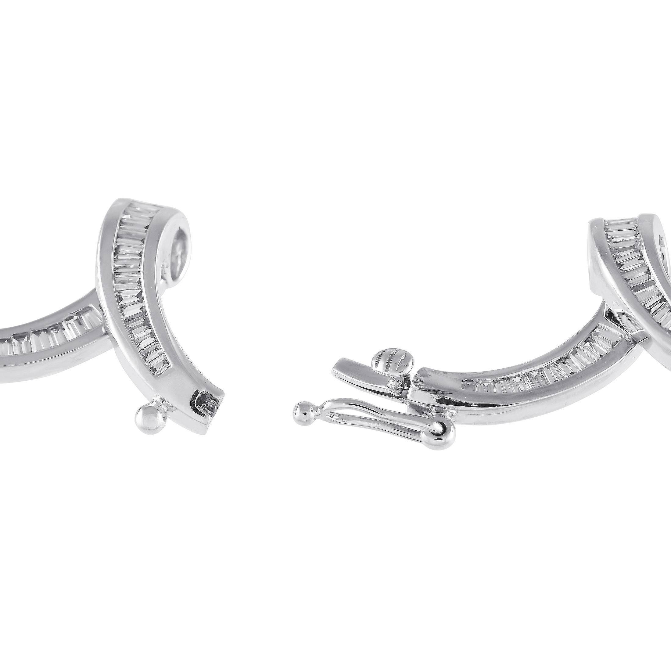 18K Weißgold 14,25ct Diamond Curve Halskette (Rundschliff)