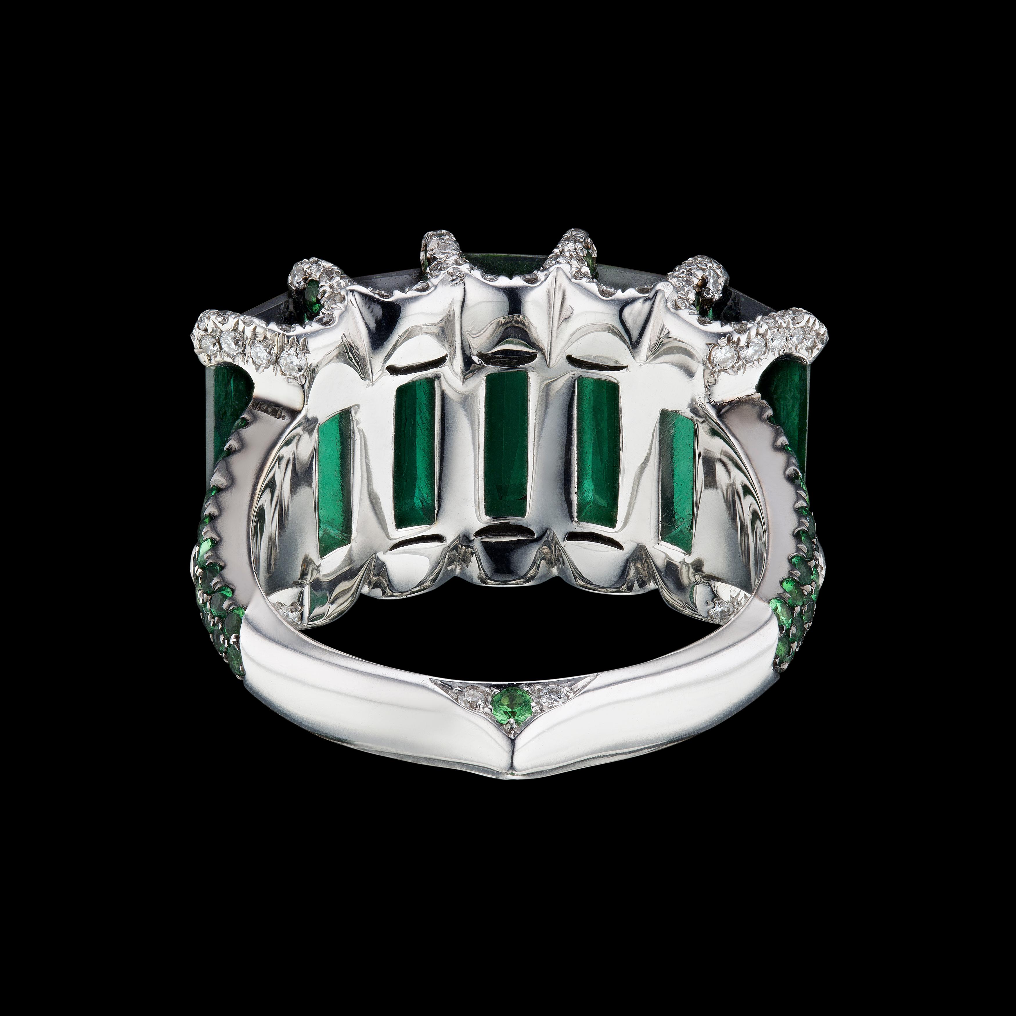 18K White Gold 1.43 Carat Green Tourmaline, Tsavorite and Diamond Cocktail Ring In New Condition For Sale In Ramat Gan, IL