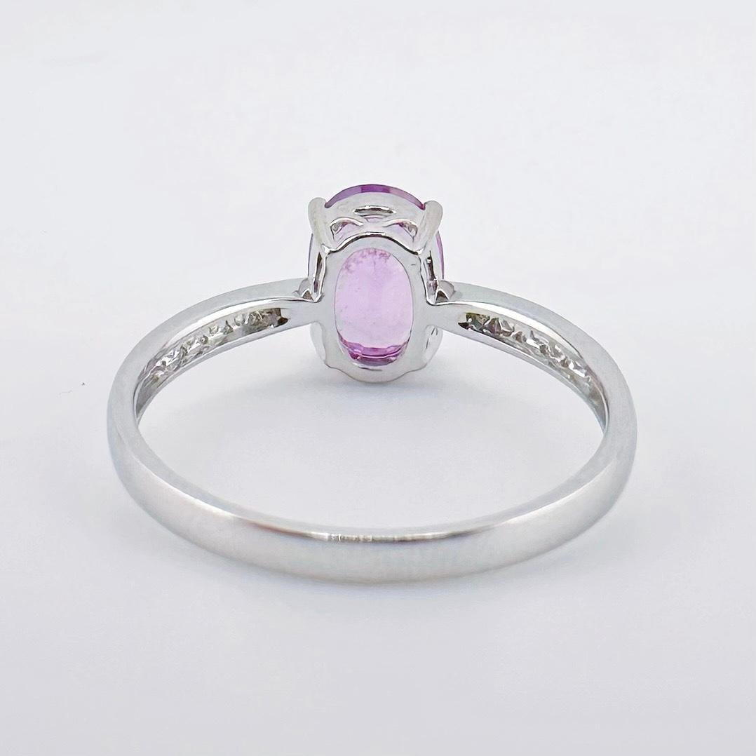 Bague en or blanc 18 carats avec saphir violet 1,43 carat et diamants Neuf - En vente à Kowloon, HK