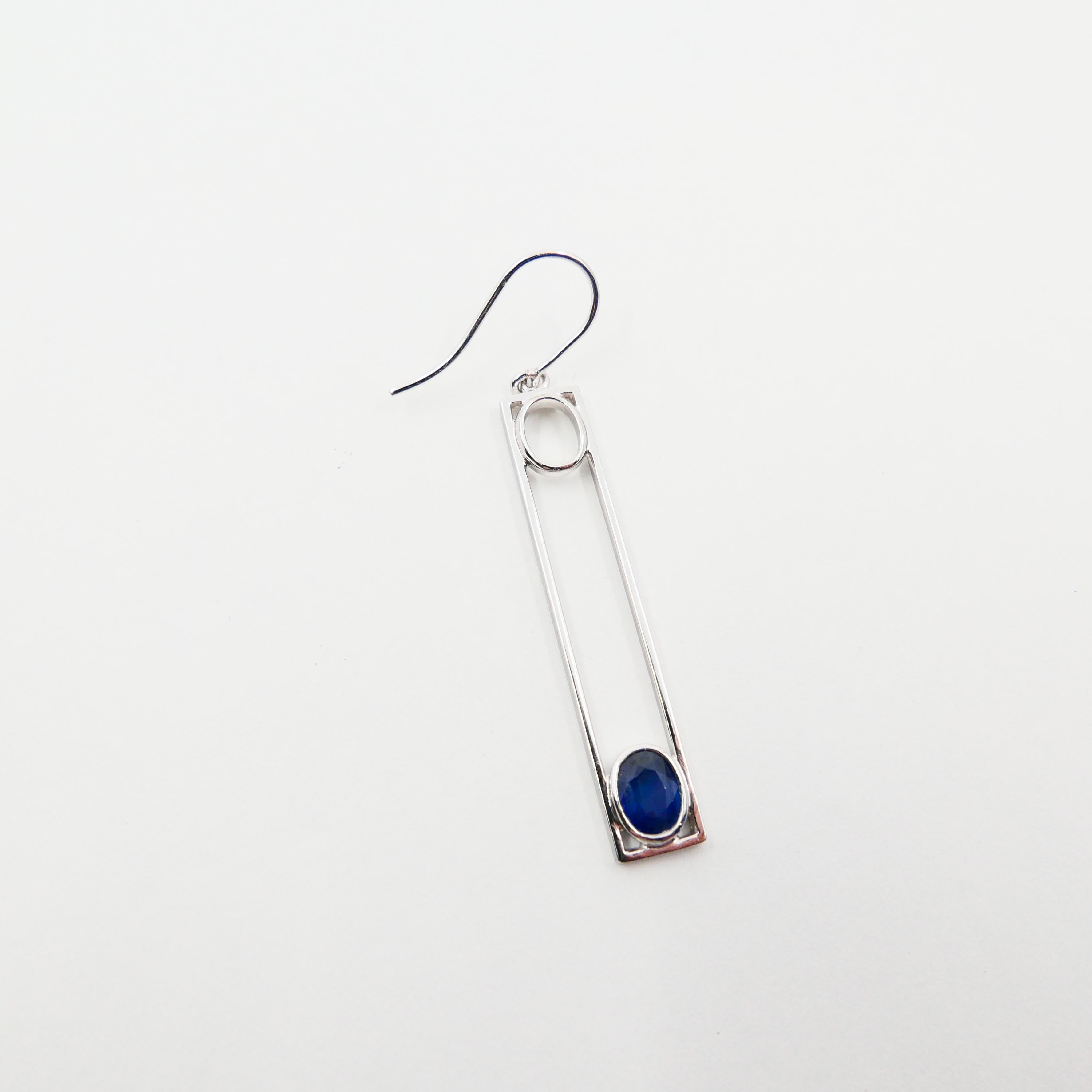 18 Karat White Gold 1.44 Carat Blue Sapphire Drop Earrings In New Condition For Sale In Hong Kong, HK